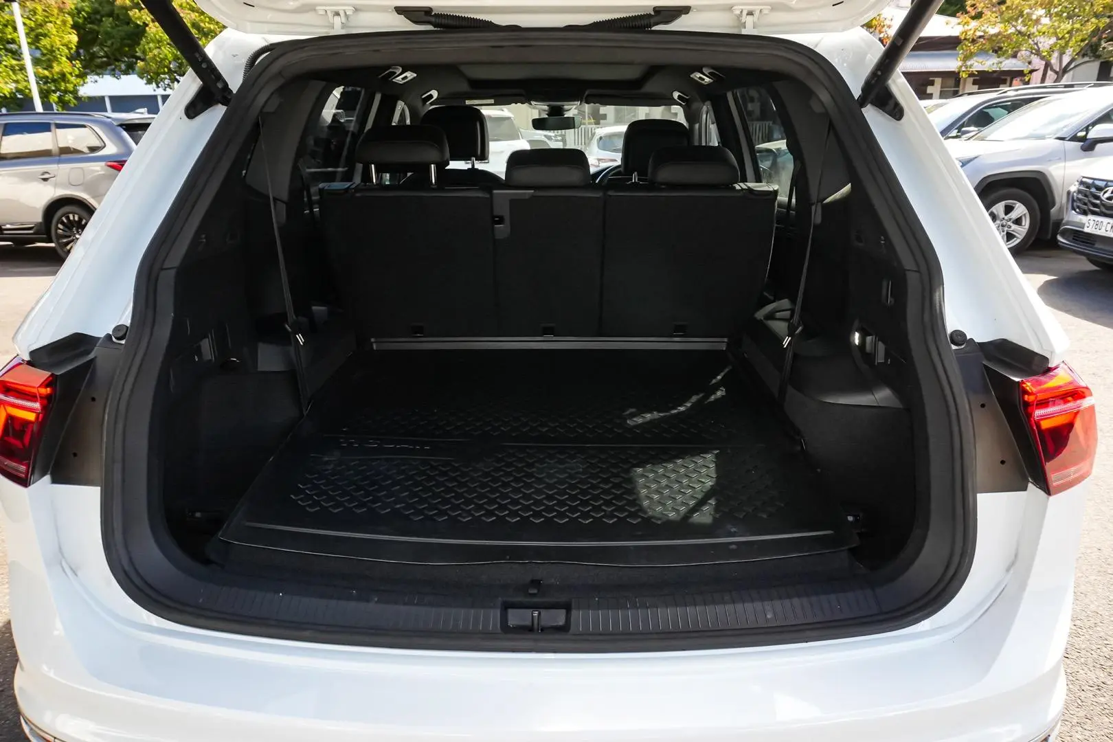 2022 Volkswagen Tiguan Gallery Image 14