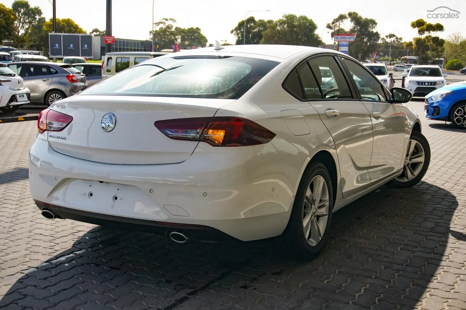 2018 Holden Commodore Image 2