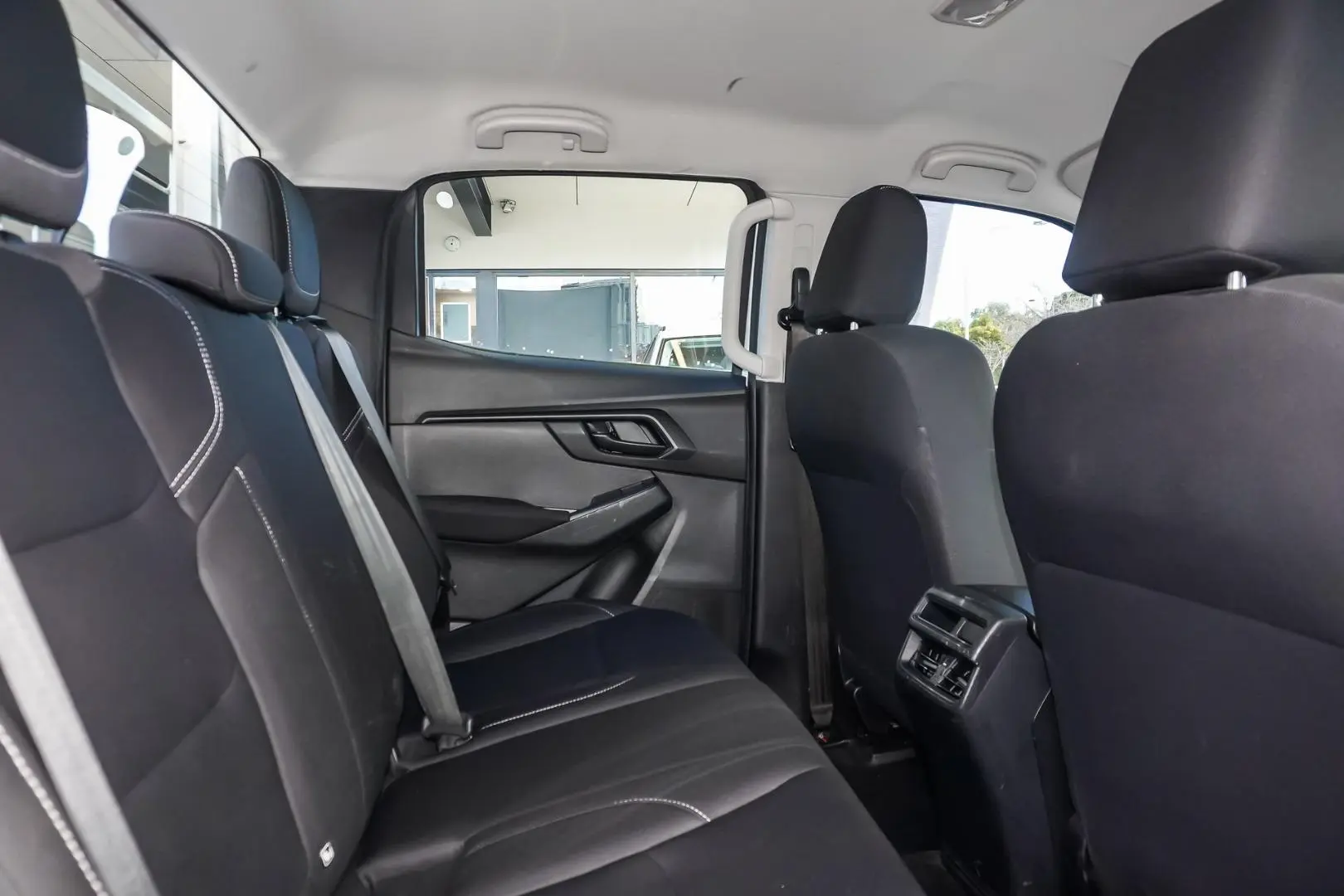 2021 Isuzu D-MAX Gallery Image 7