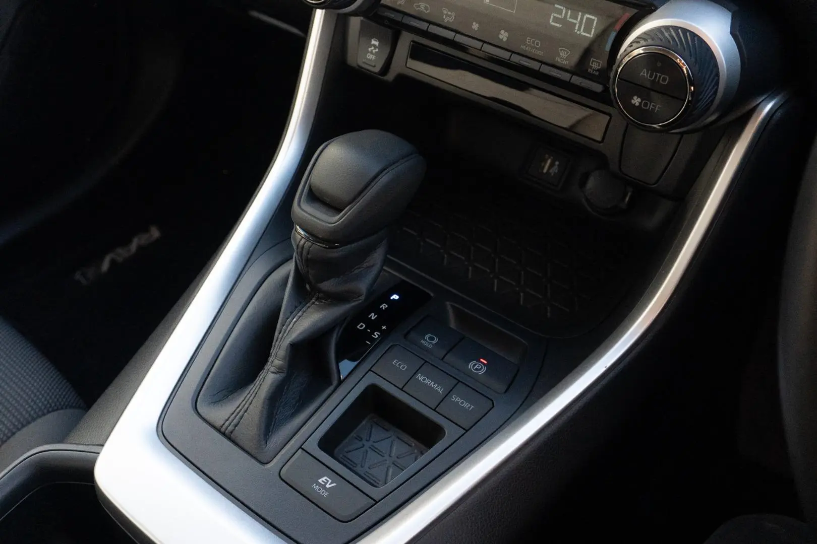 2025 Toyota RAV4 Gallery Image 18