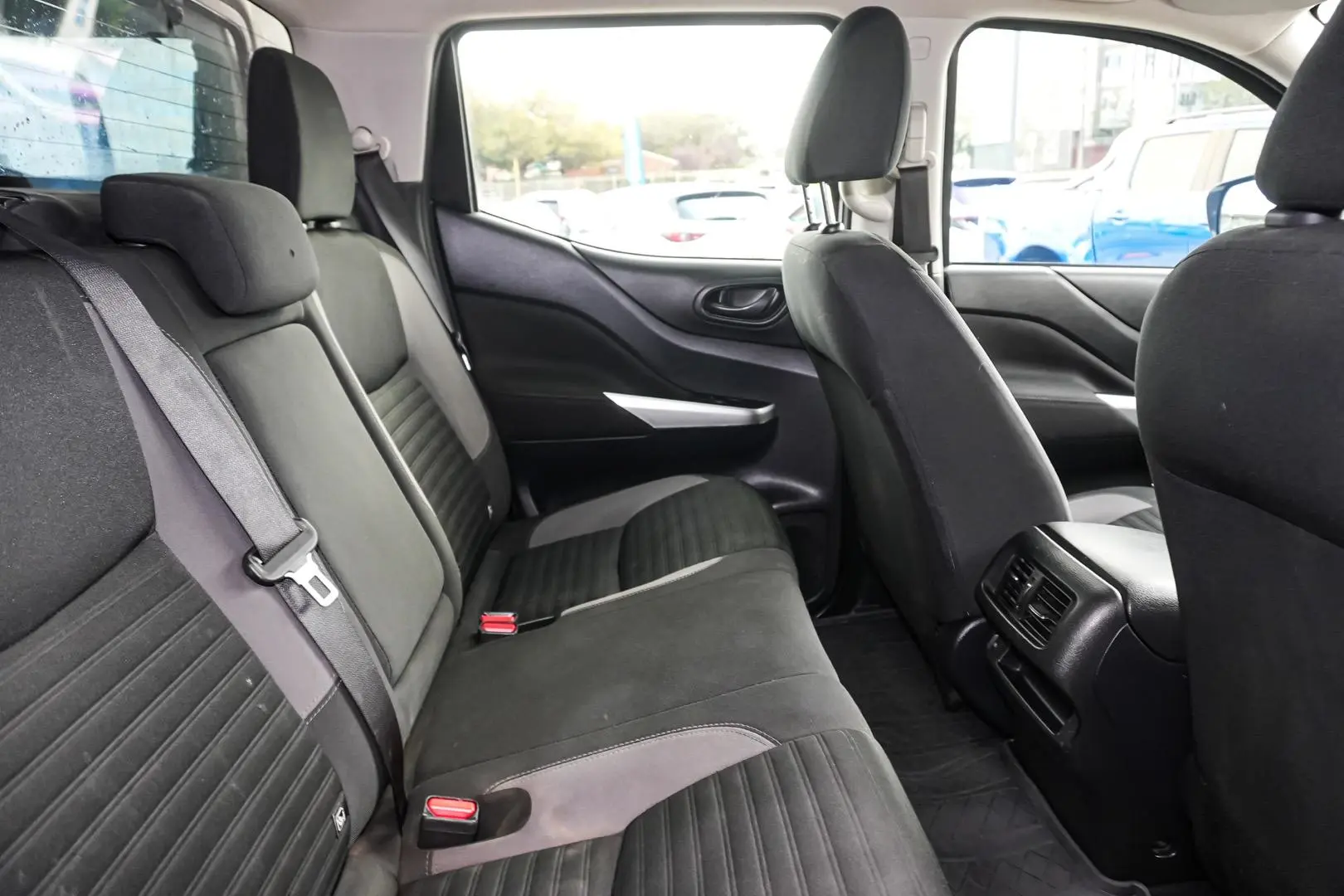 2022 Nissan Navara Gallery Image 9