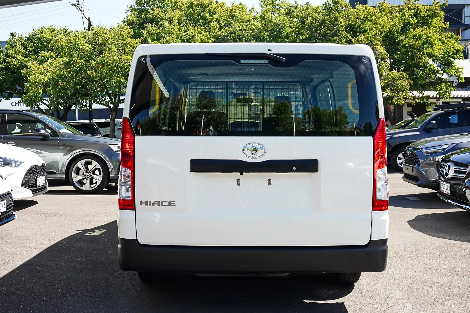 2020 Toyota Hiace Gallery Image 5