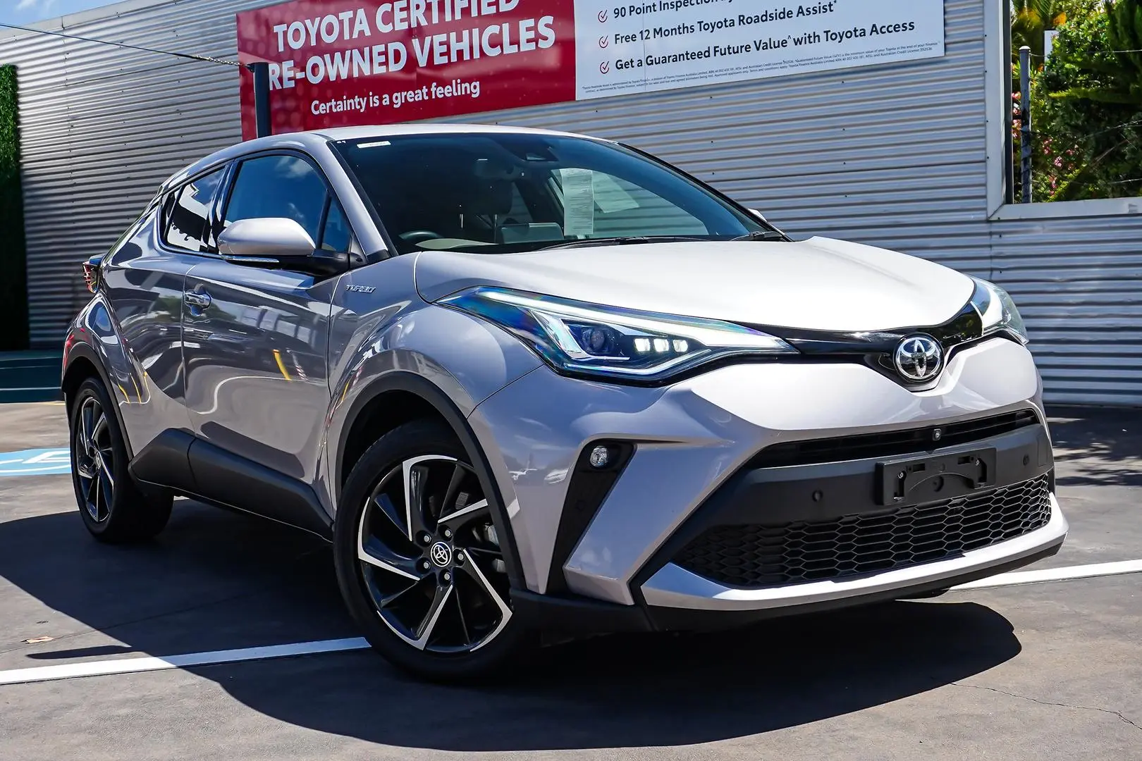 2023 Toyota C-HR Gallery Image 2