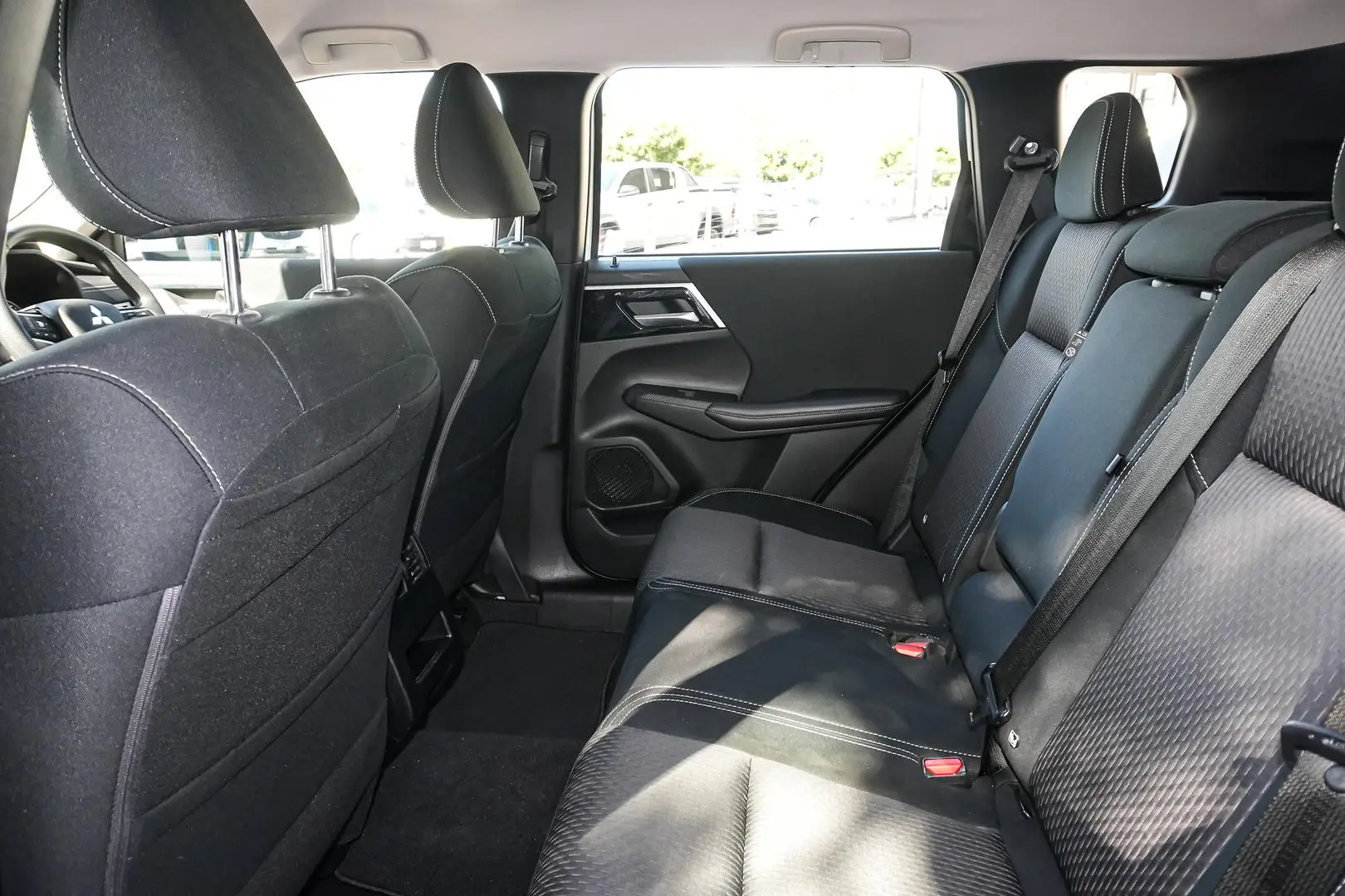 2022 Mitsubishi Outlander Gallery Image 12