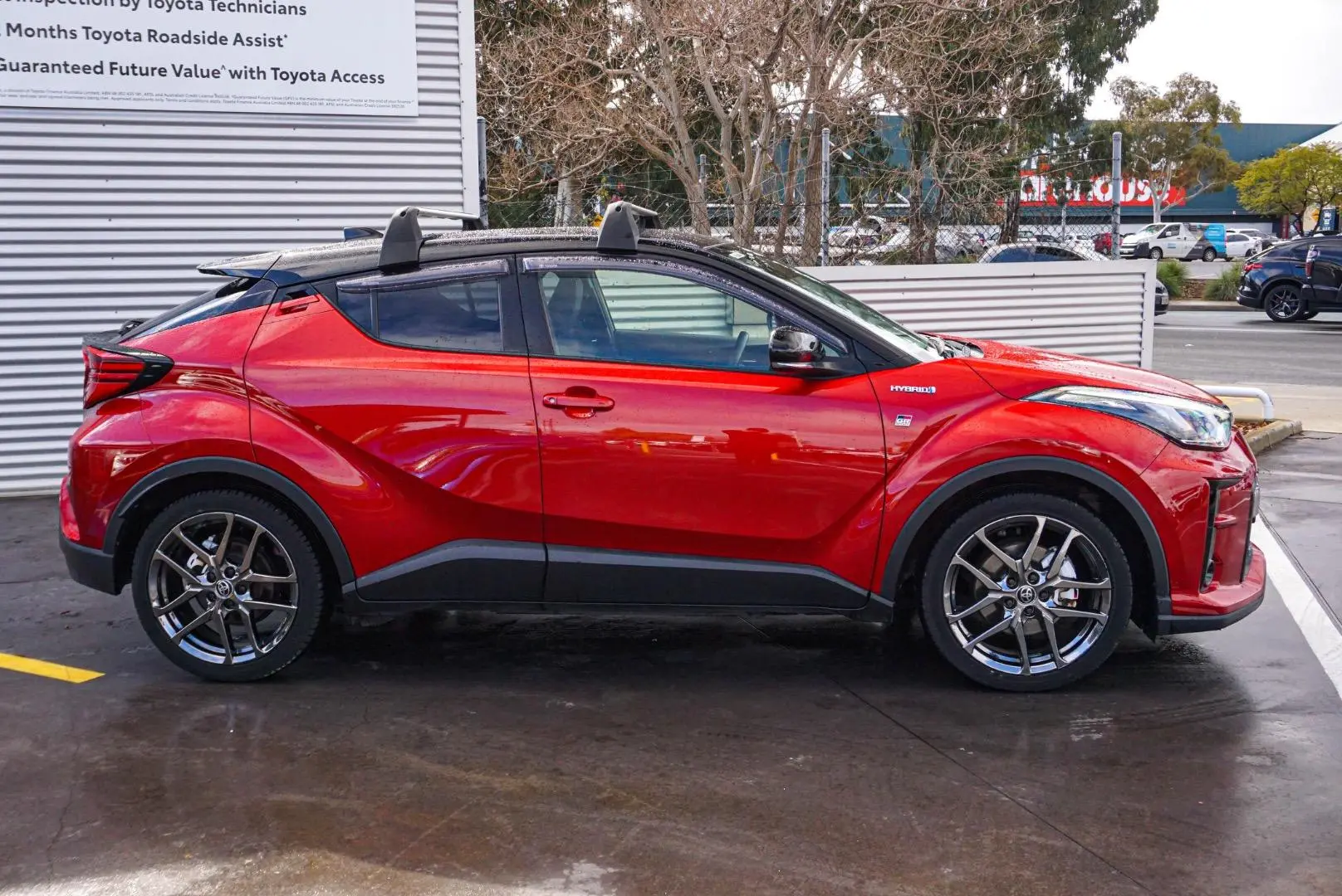 2021 Toyota C-HR Gallery Image 4