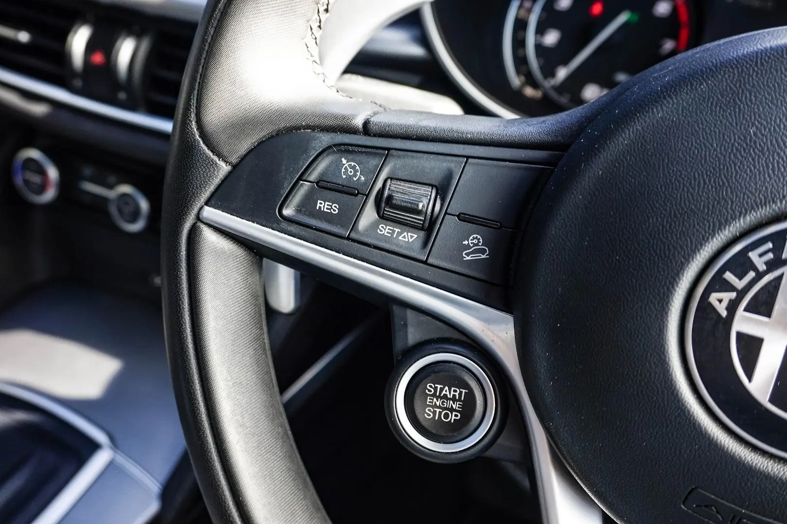 2018 Alfa Romeo Stelvio Gallery Image 21