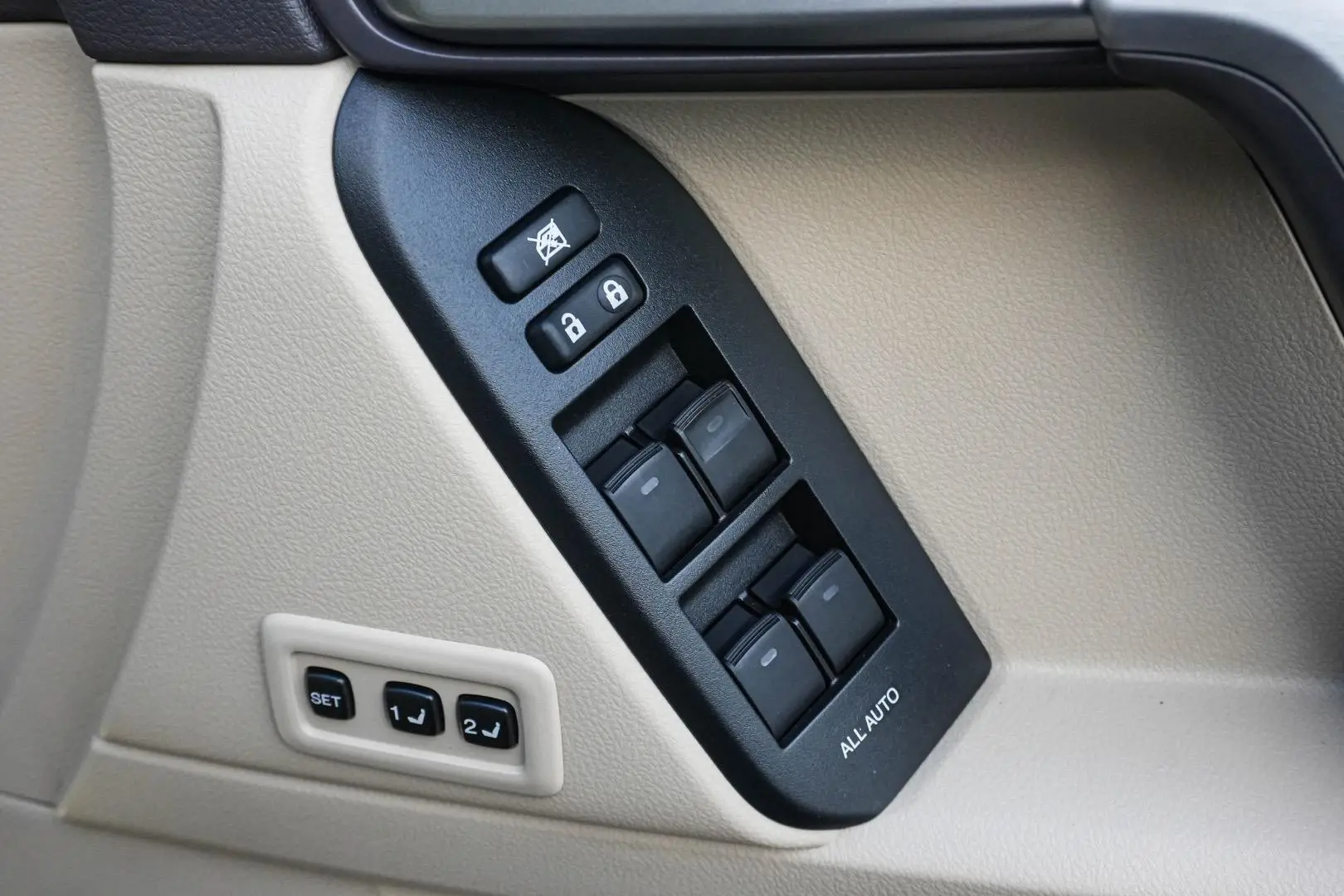 2022 Toyota Landcruiser Prado Gallery Image 17