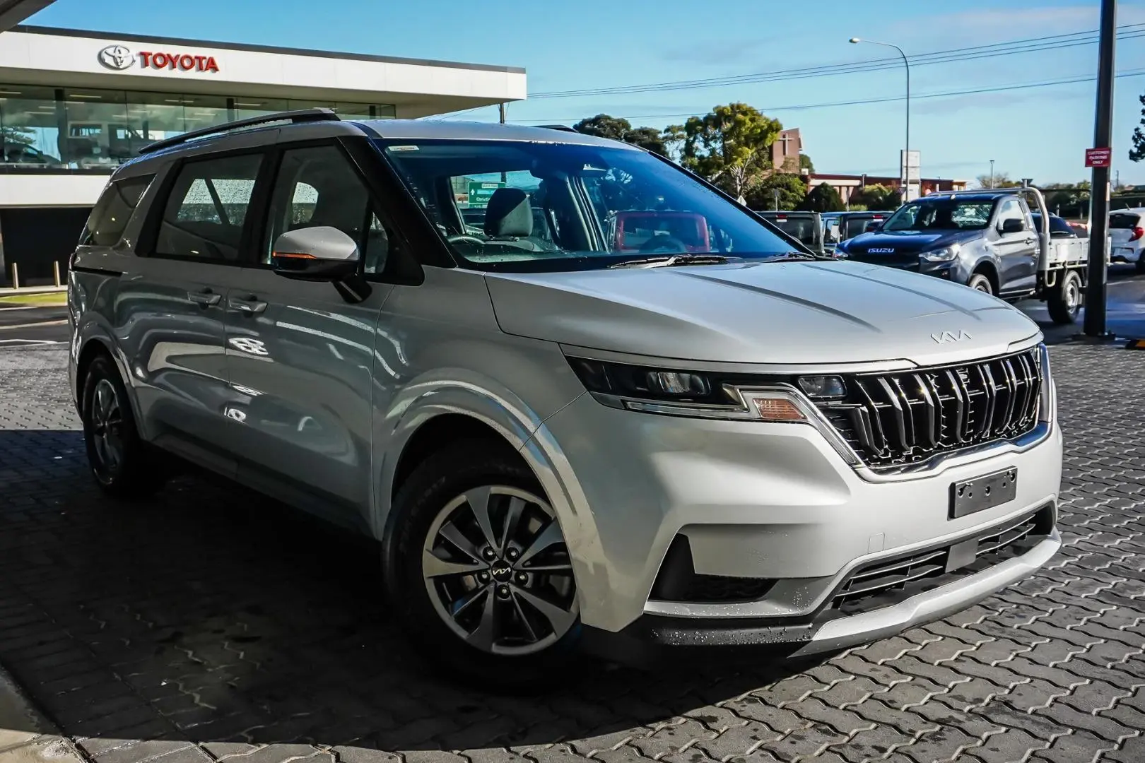 2022 Kia Carnival Gallery Image 2