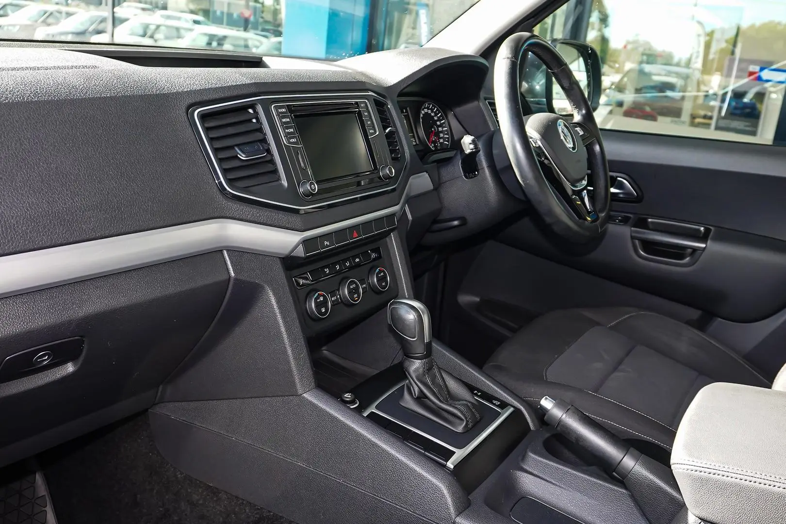 2020 Volkswagen Amarok Gallery Image 11