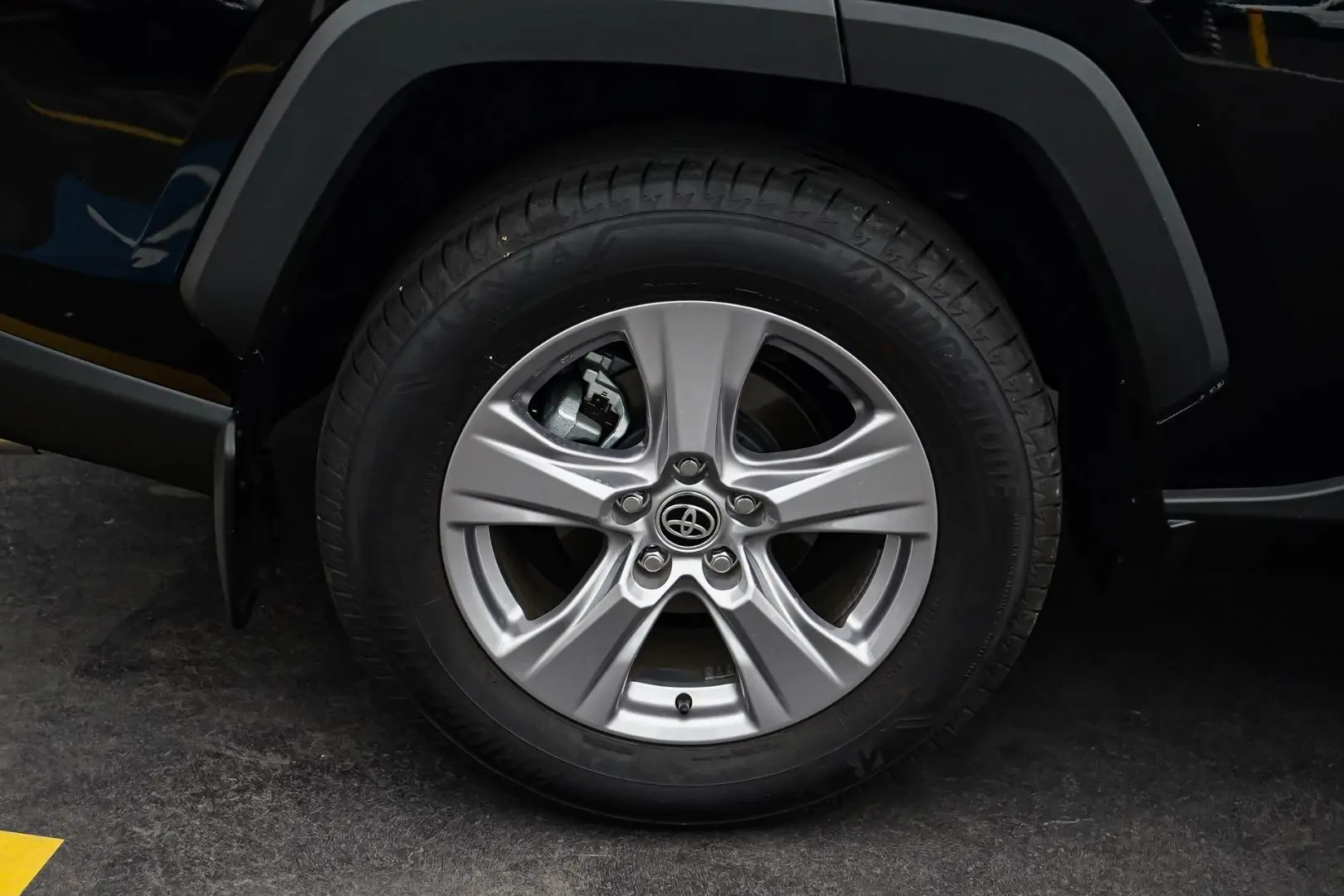 2025 Toyota RAV4 Gallery Image 17