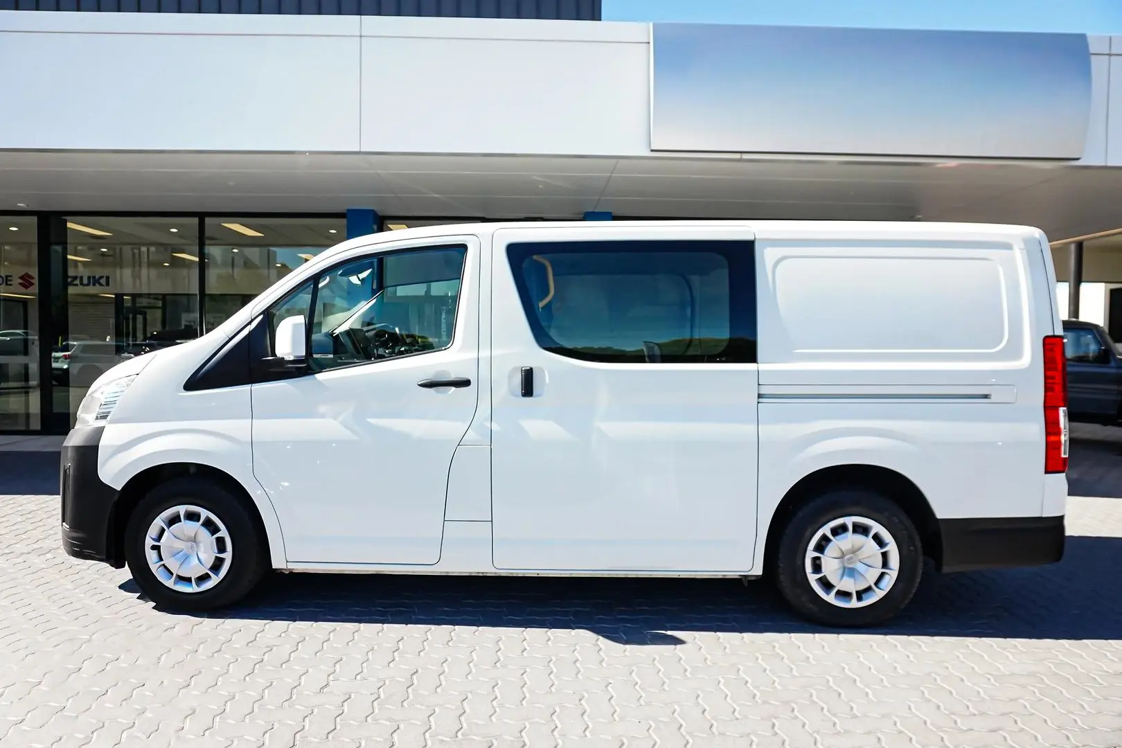 2020 Toyota Hiace Gallery Image 4