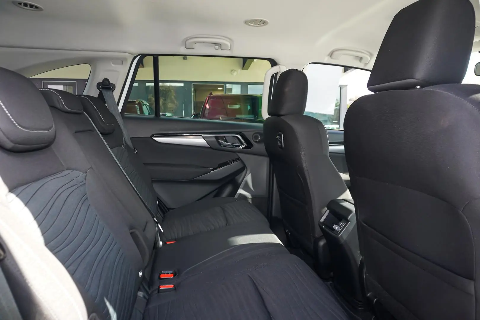 2021 Isuzu MU-X Gallery Image 7