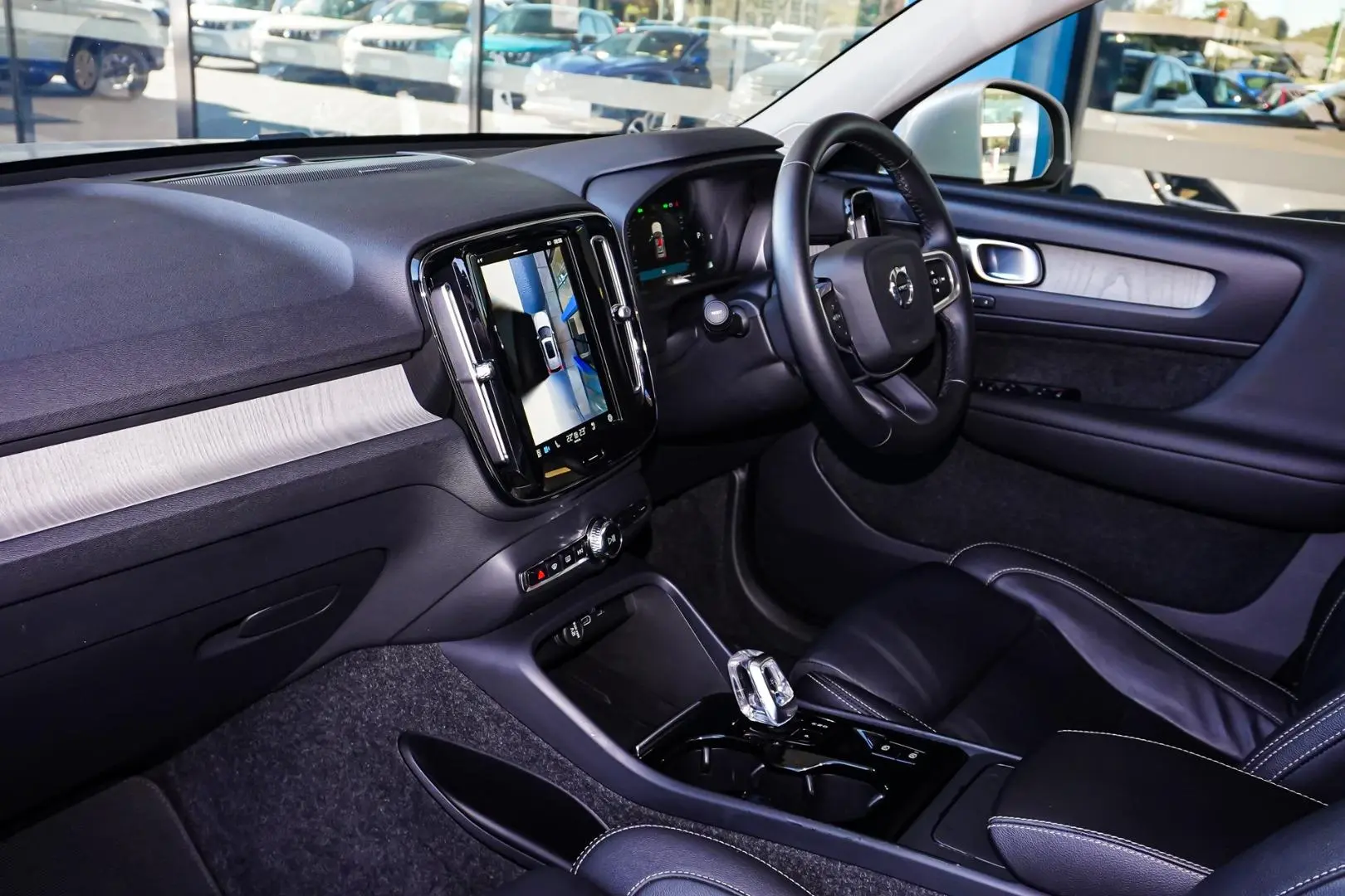 2023 Volvo XC40 Gallery Image 11