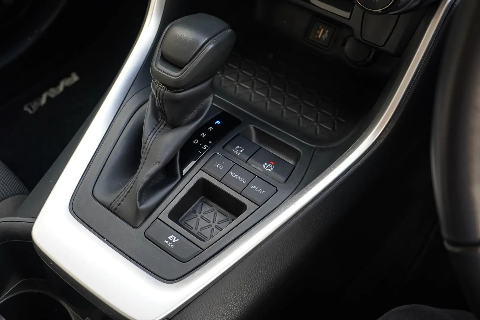2025 Toyota RAV4 Gallery Image 19