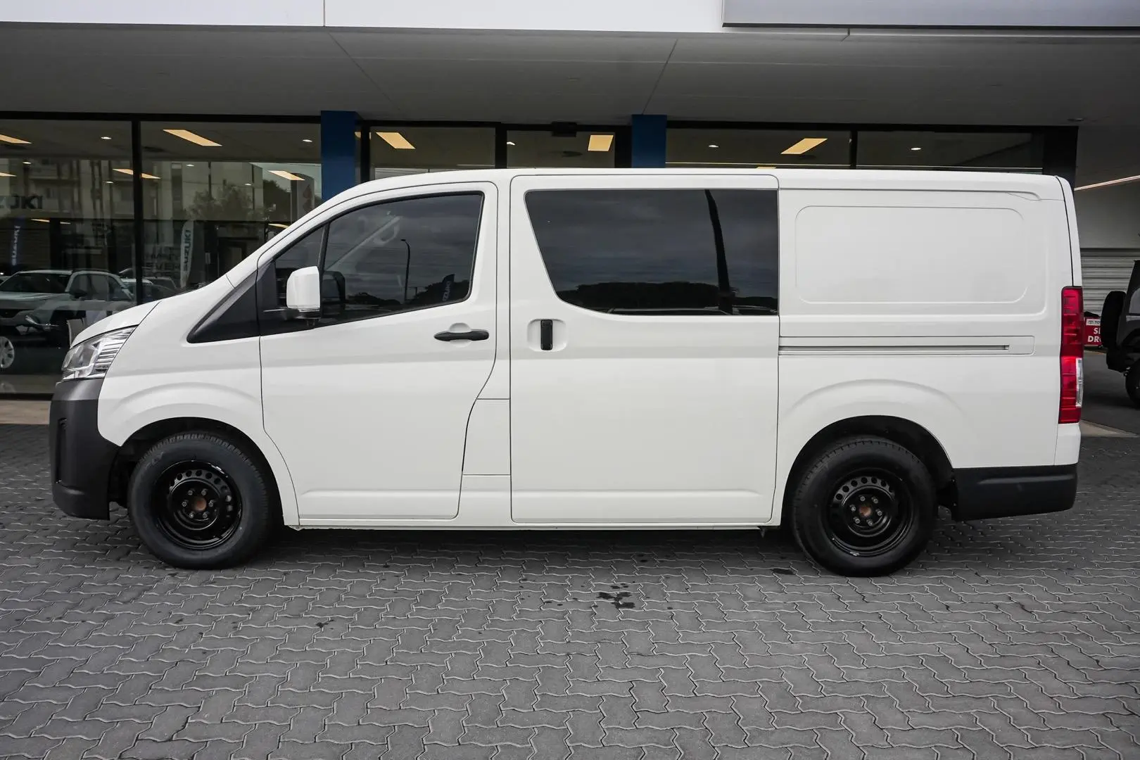 2021 Toyota Hiace Gallery Image 4