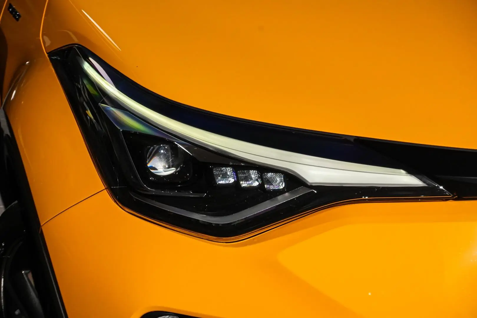 2021 Toyota C-HR Gallery Image 7