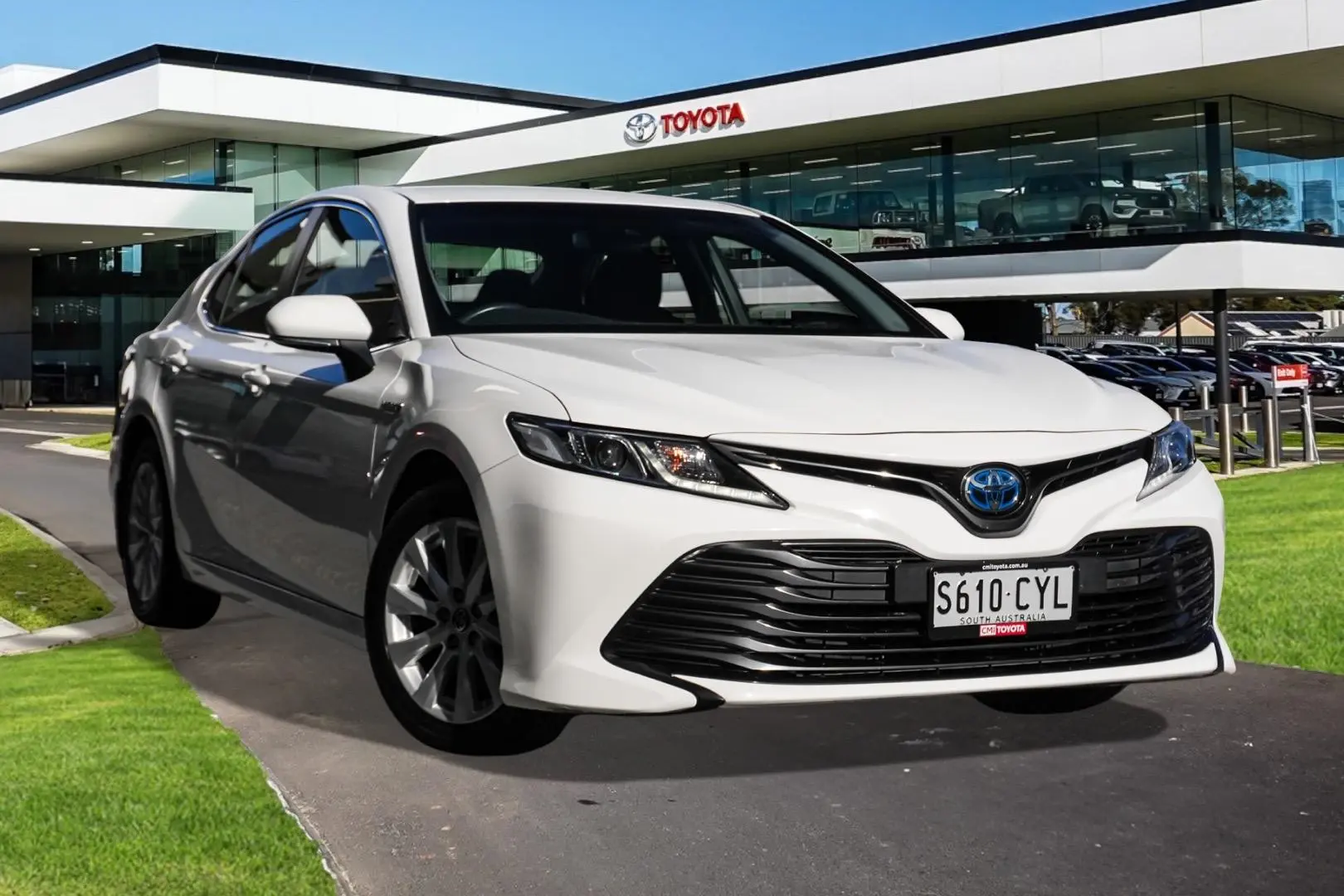 2020 Toyota Camry Gallery Image 1