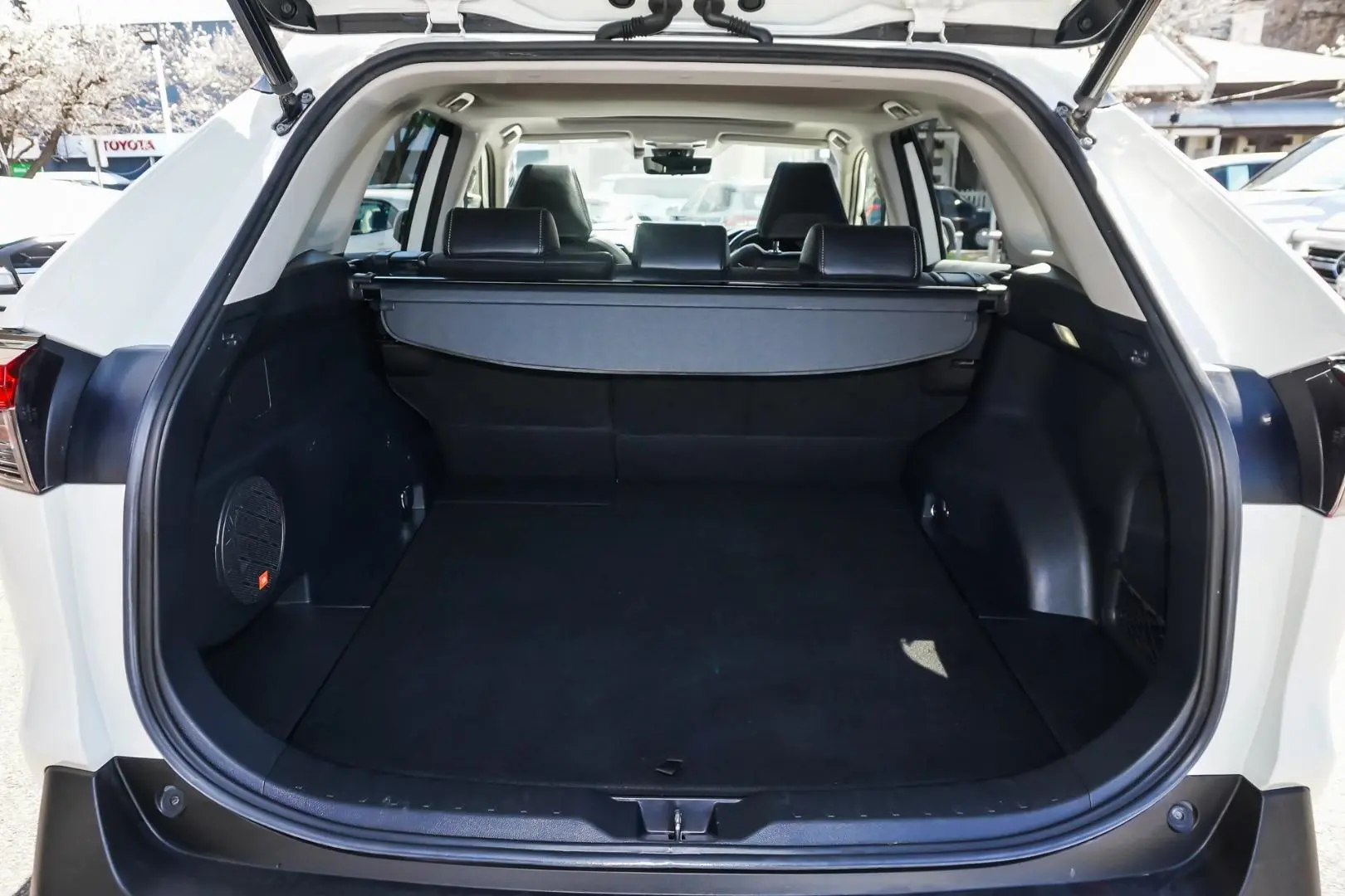 2022 Toyota RAV4 Gallery Image 9