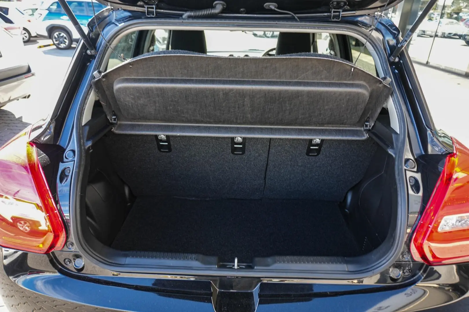 2020 Suzuki Swift Gallery Image 11
