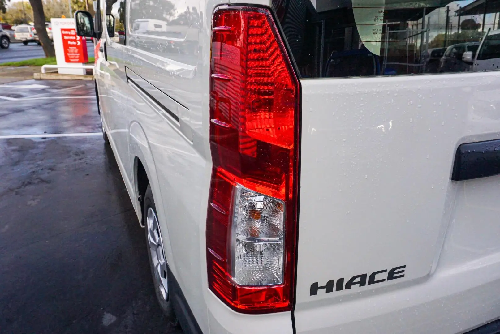 2020 Toyota Hiace Gallery Image 17