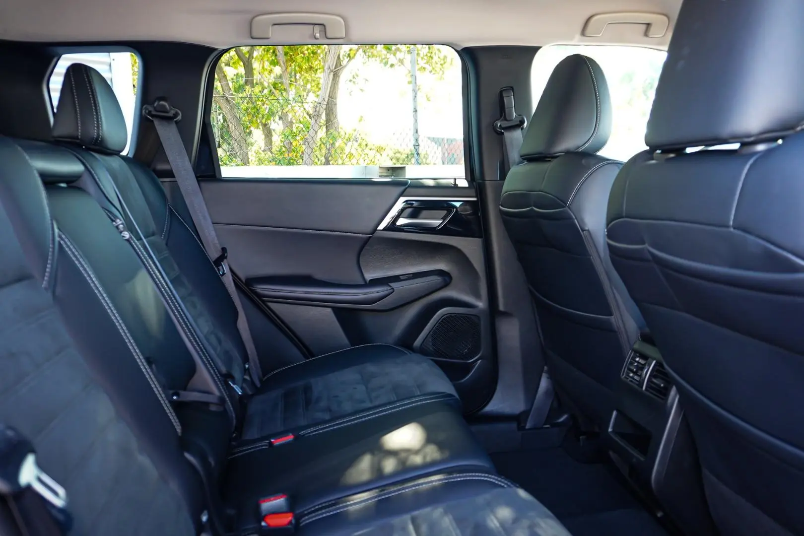 2024 Mitsubishi Outlander Gallery Image 8