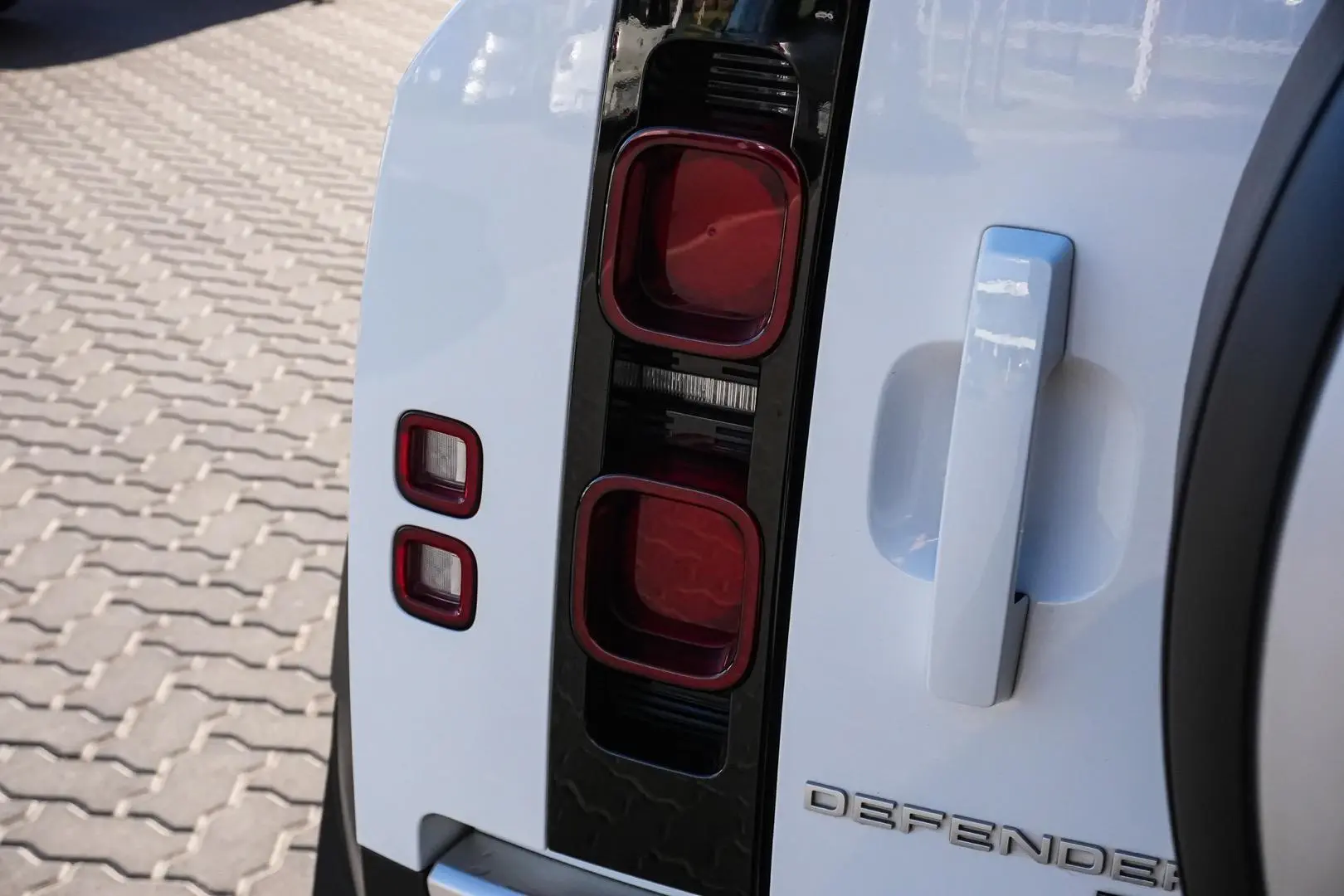 2021 Land Rover Defender Gallery Image 8