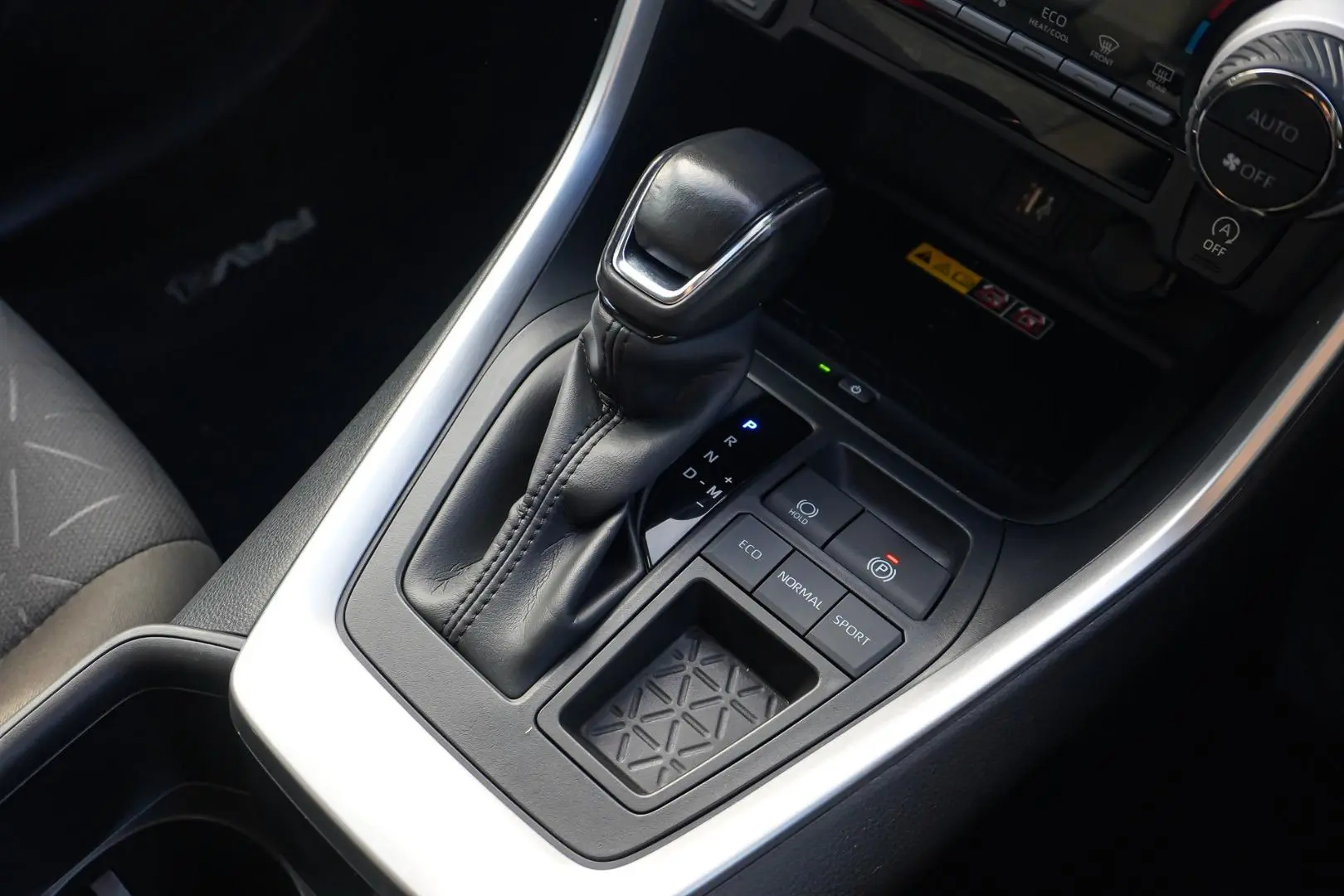 2024 Toyota RAV4 Gallery Image 17