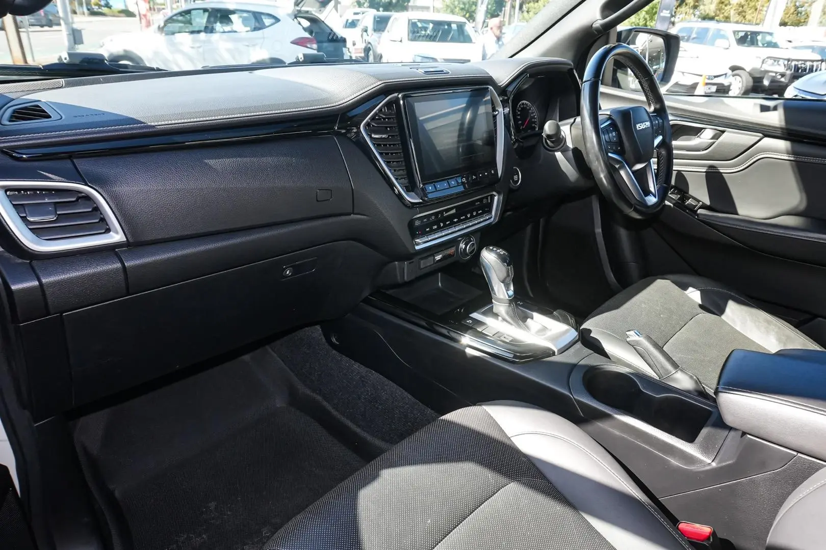 2020 Isuzu D-MAX Gallery Image 10