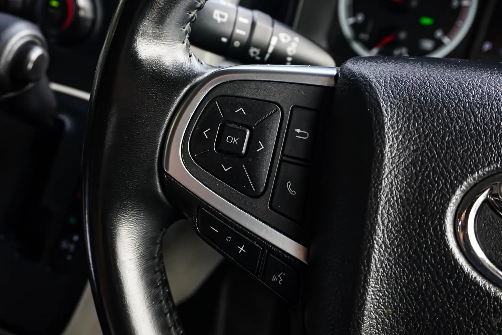 2022 Toyota Hiace Gallery Image 17