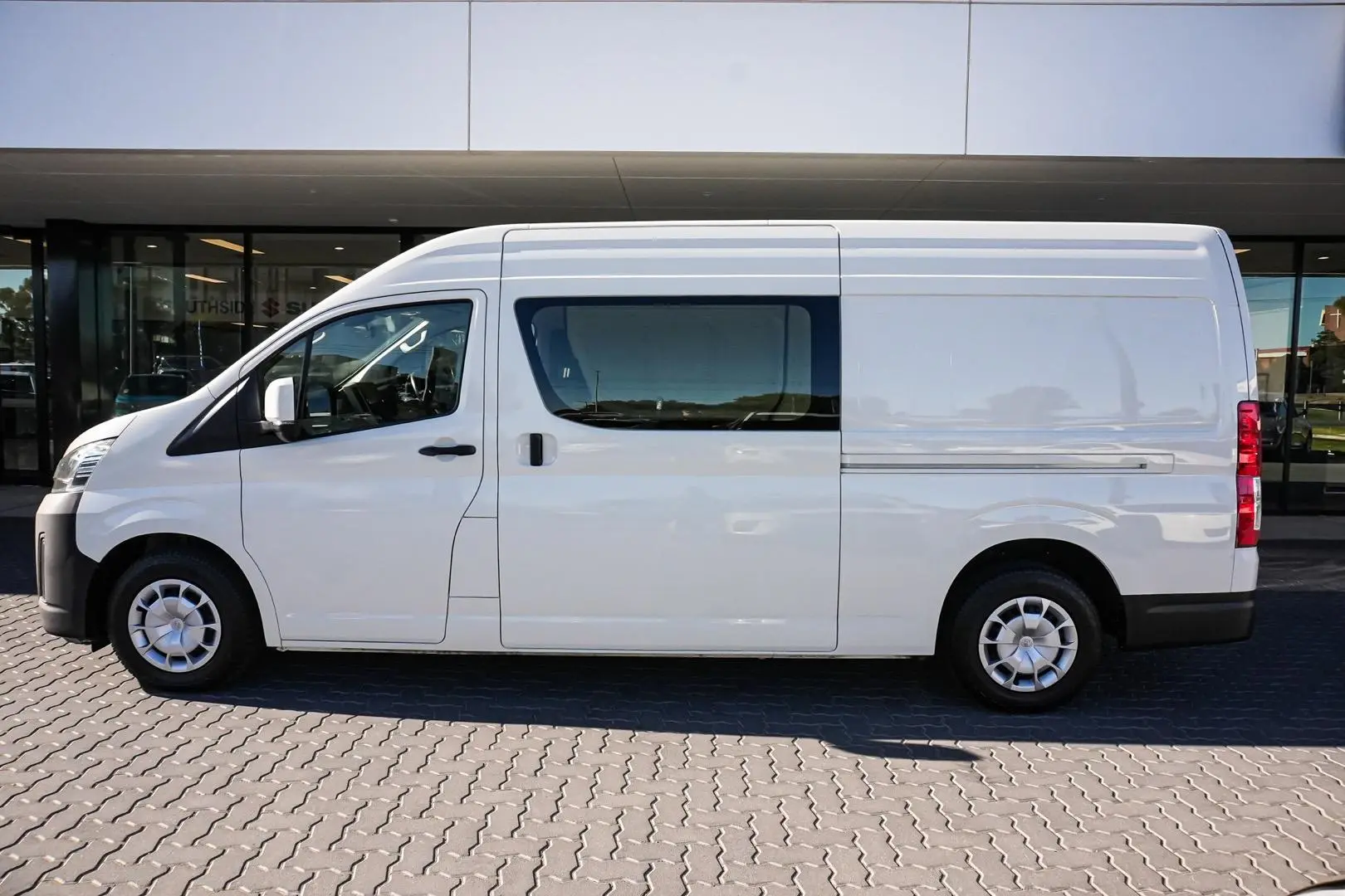 2020 Toyota Hiace Gallery Image 5