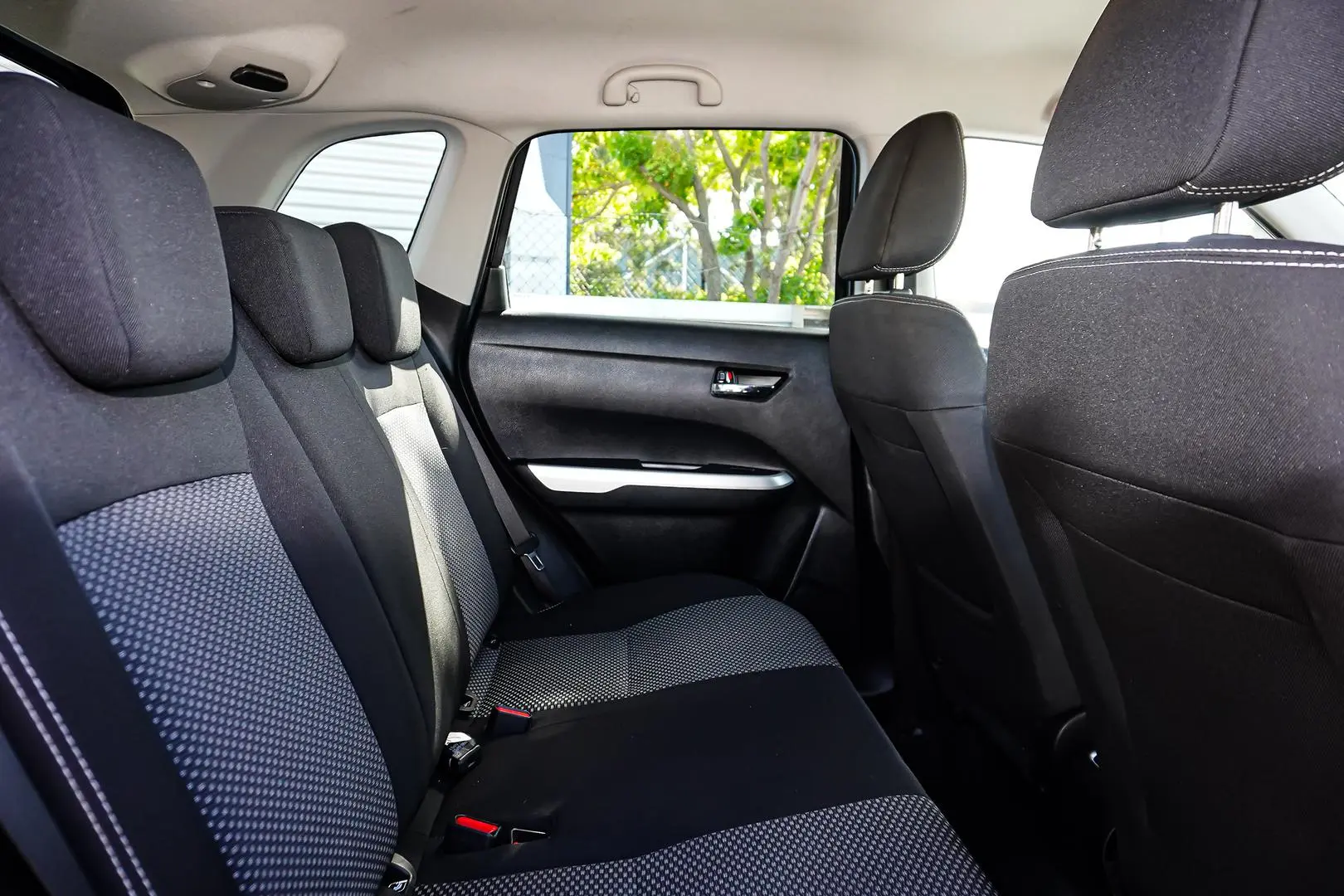 2016 Suzuki Vitara Gallery Image 8