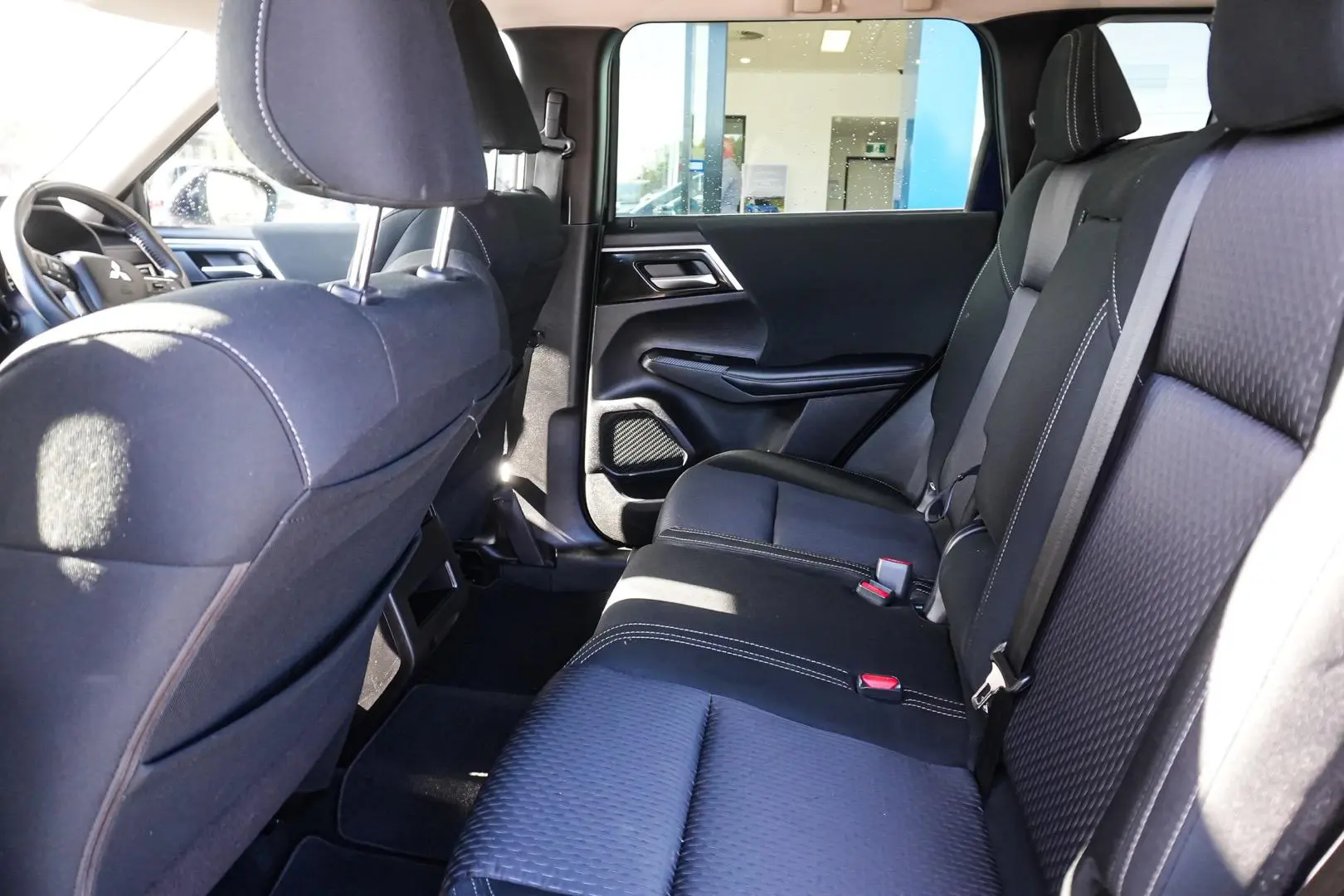 2022 Mitsubishi Outlander Gallery Image 12