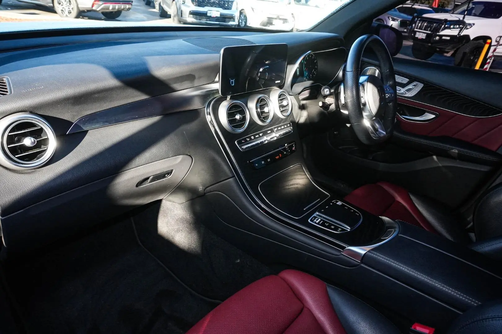 2021 Mercedes-Benz GLC-Class Gallery Image 10