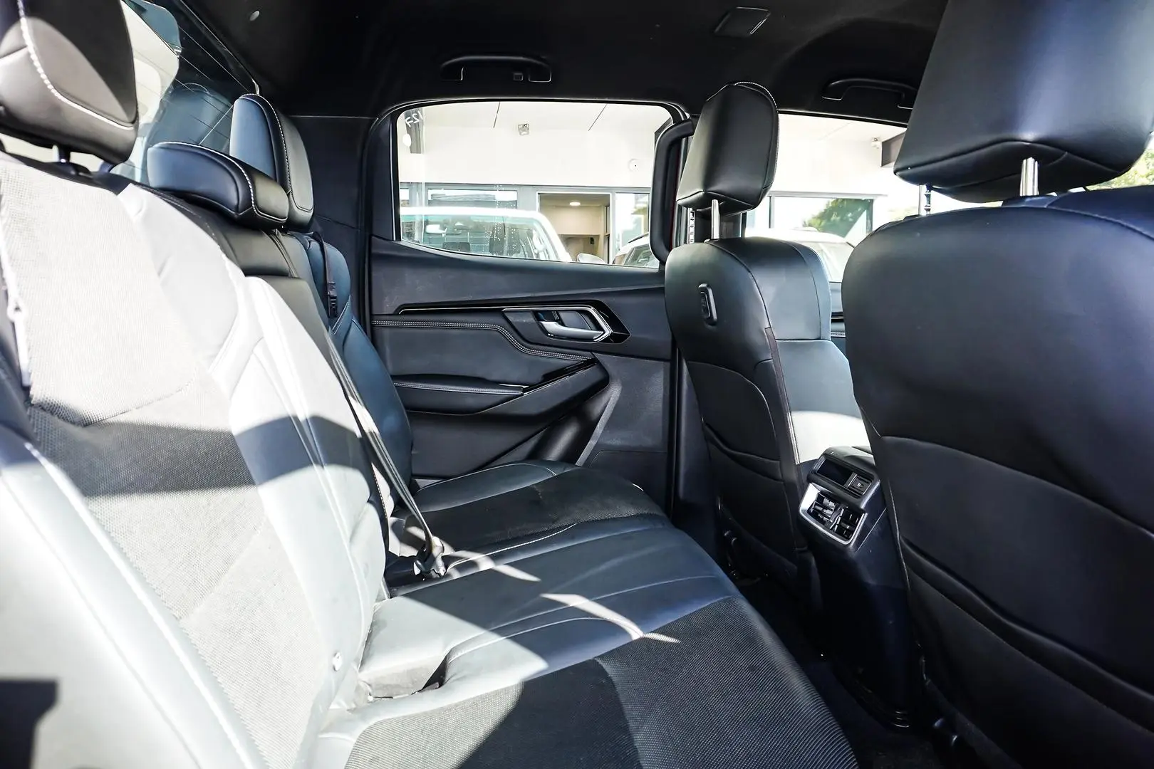 2021 Isuzu D-MAX Gallery Image 7