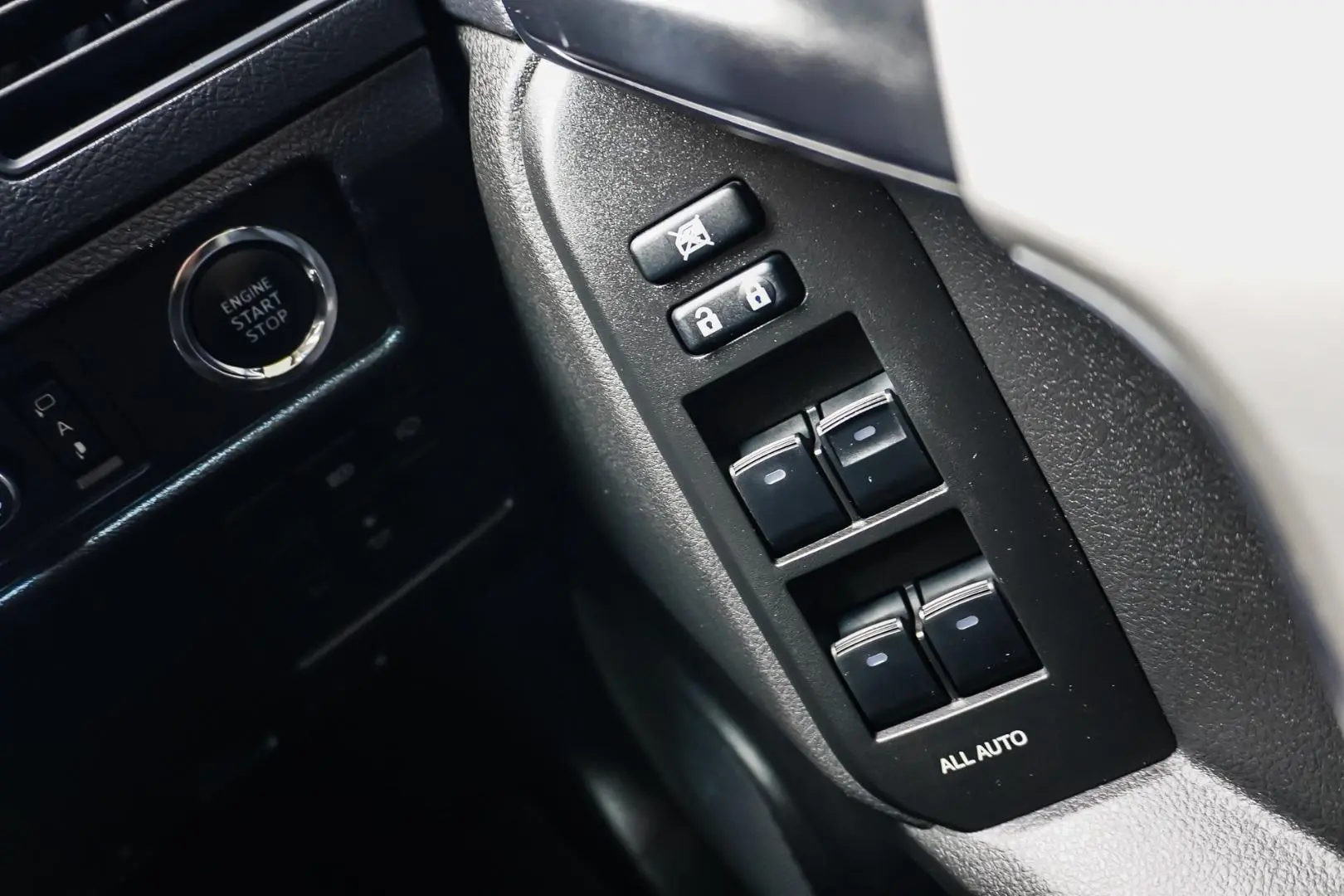 2021 Toyota Landcruiser Prado Gallery Image 21