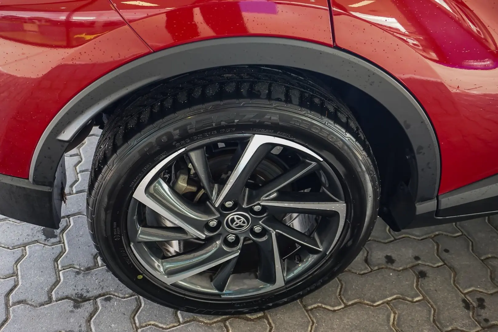 2020 Toyota C-HR Gallery Image 17