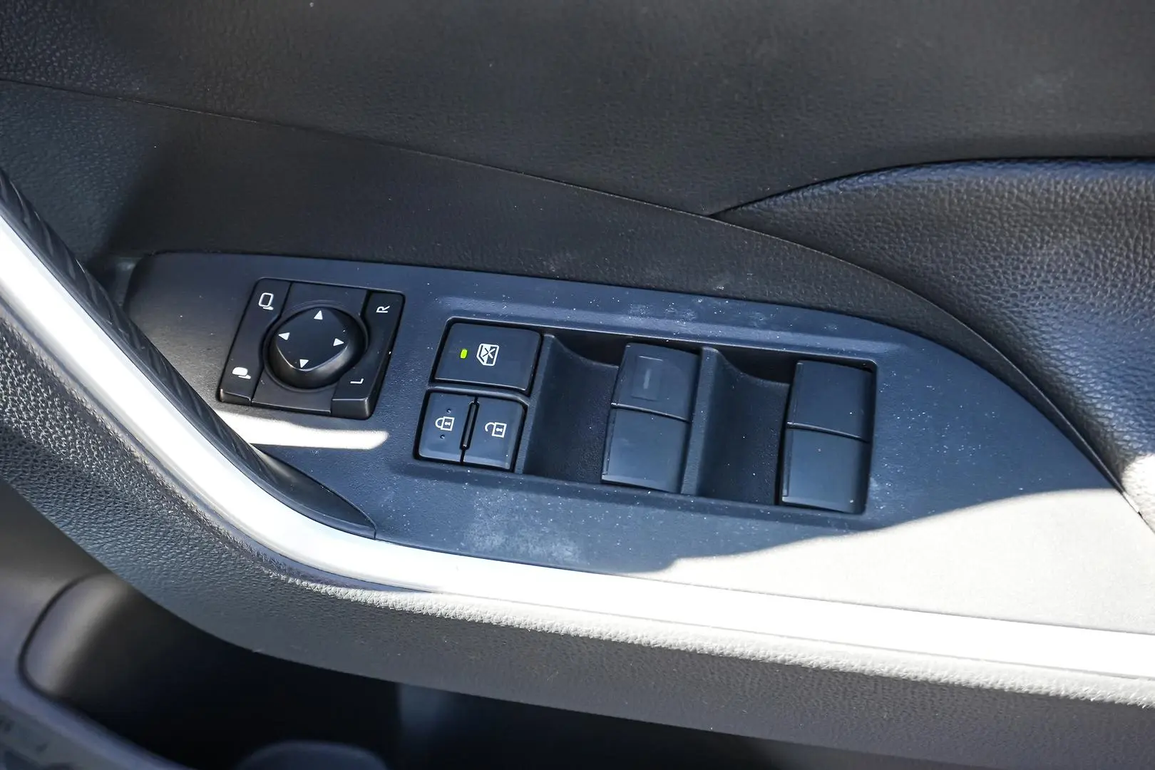 2022 Toyota RAV4 Gallery Image 16