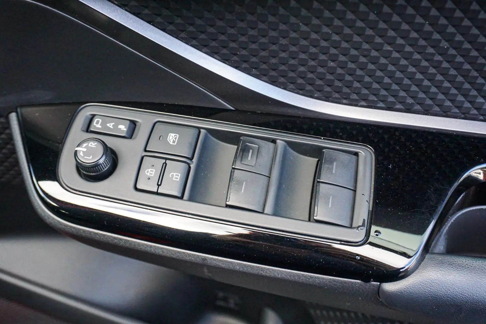 2021 Toyota C-HR Gallery Image 17