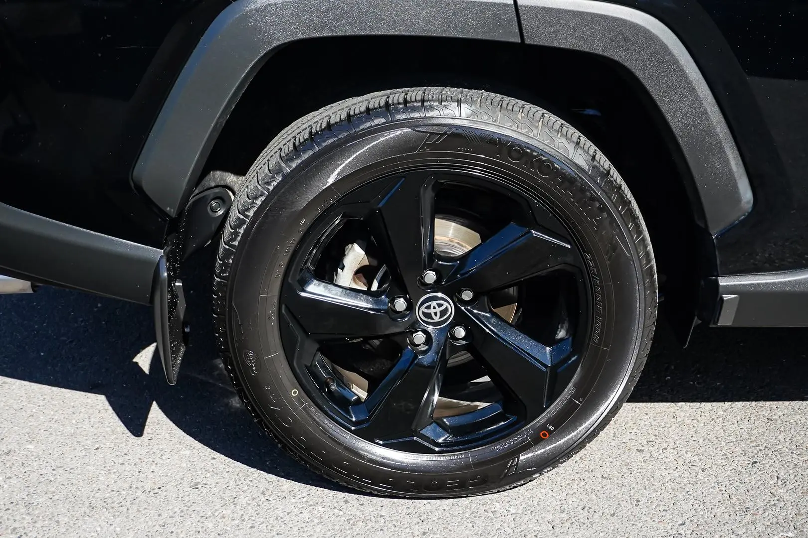 2020 Toyota RAV4 Gallery Image 17