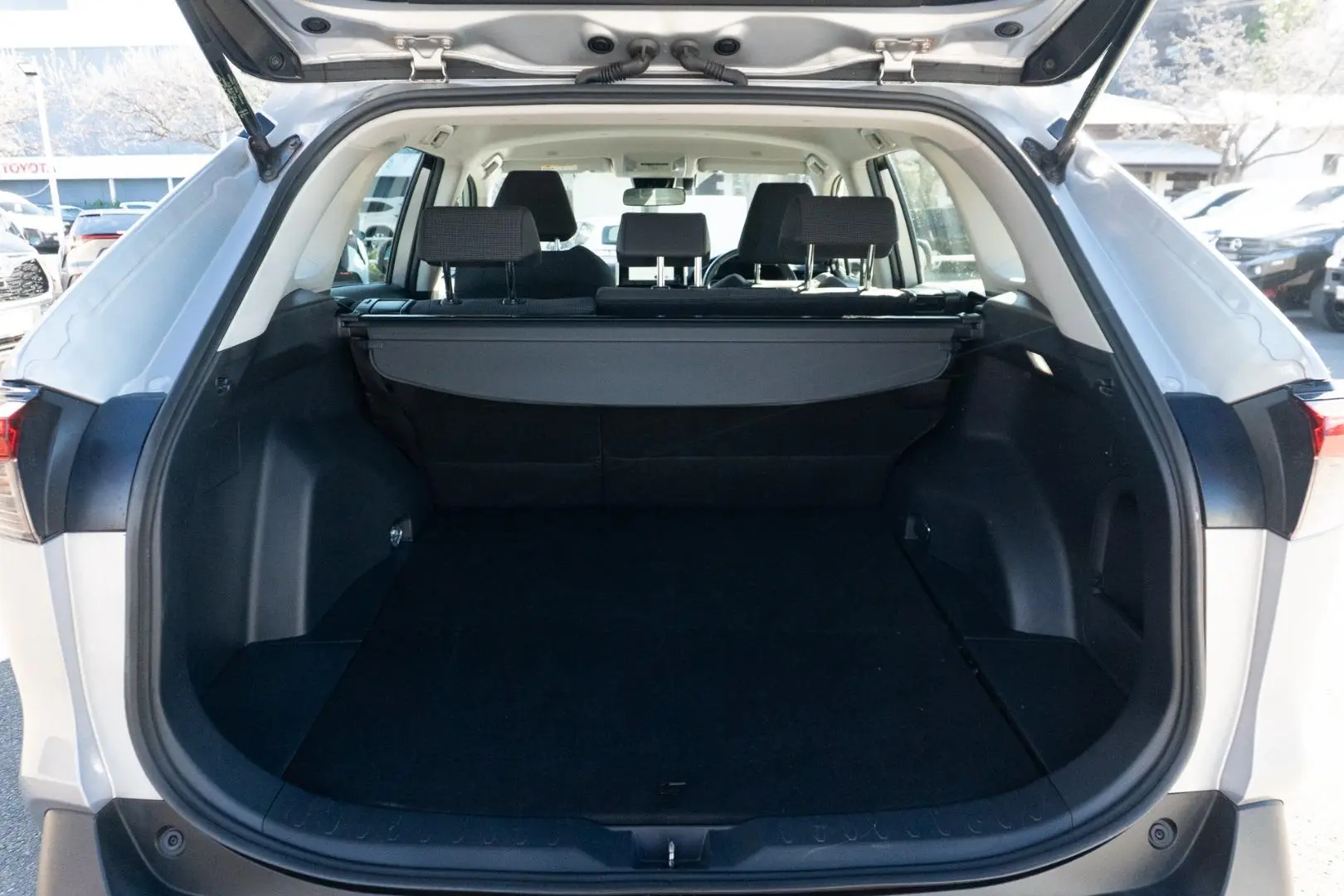 2025 Toyota RAV4 Gallery Image 9