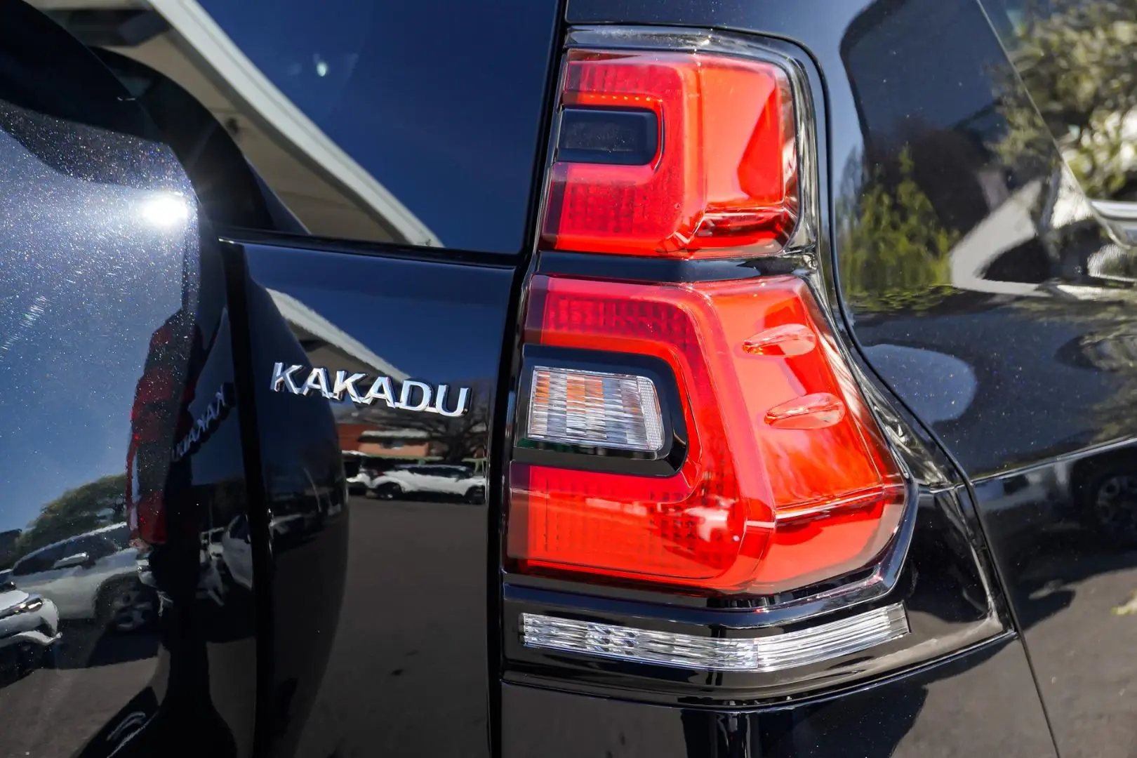 2021 Toyota Landcruiser Prado Gallery Image 16