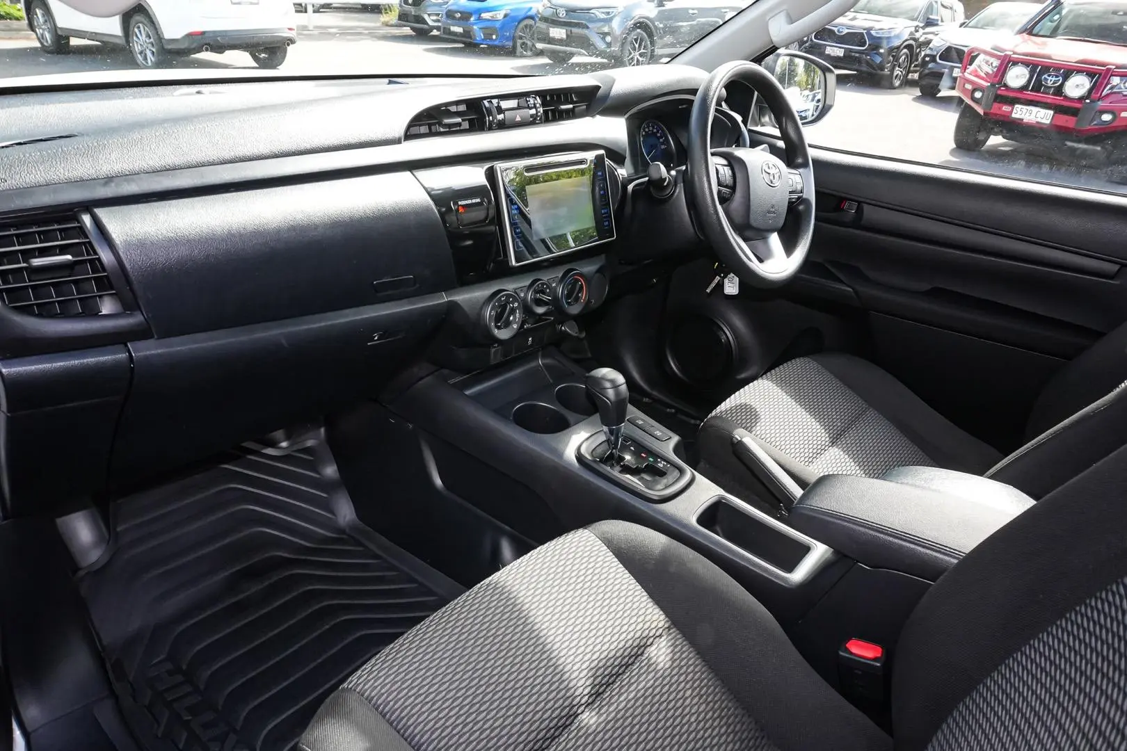 2019 Toyota Hilux Gallery Image 9