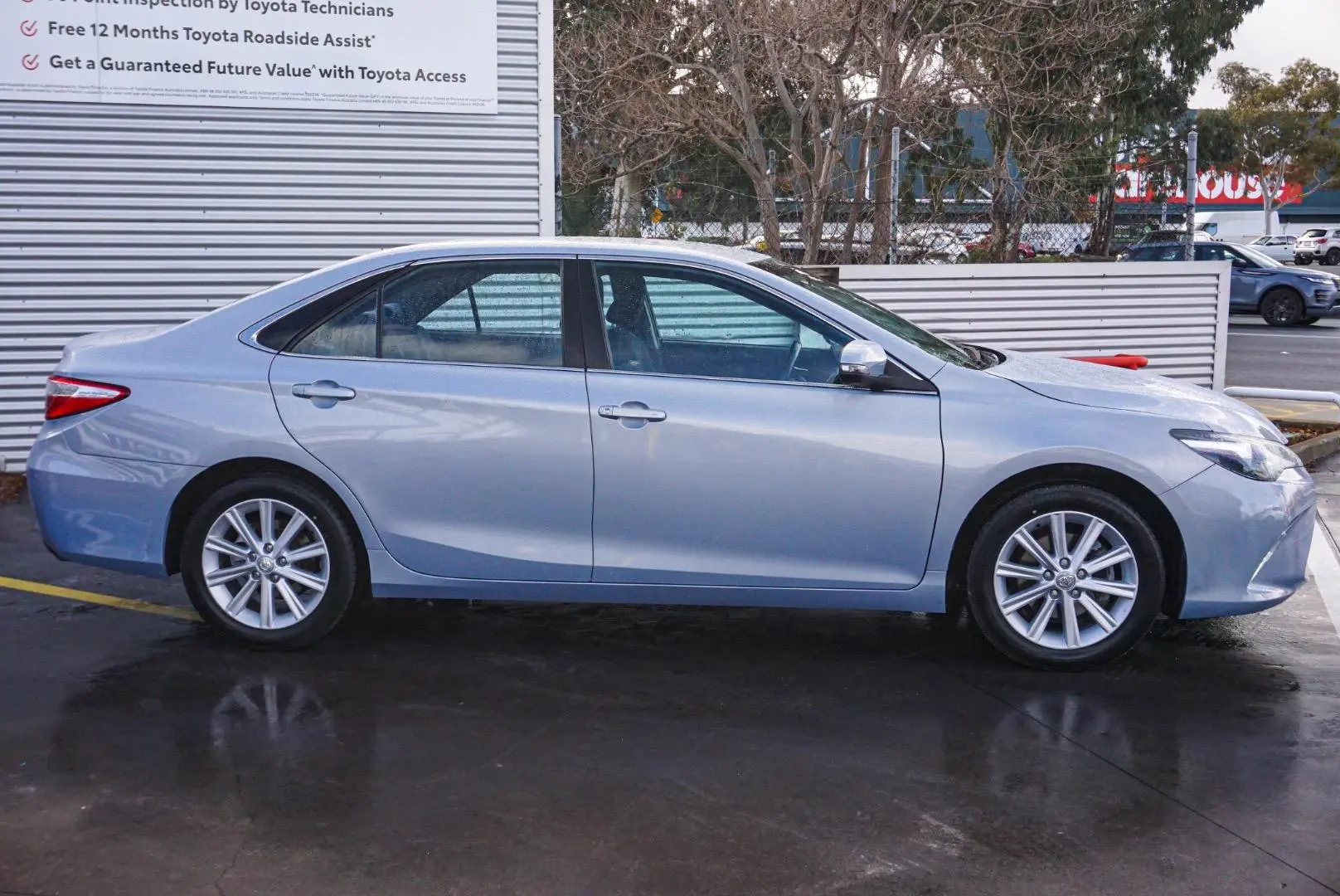 2015 Toyota Camry Gallery Image 4