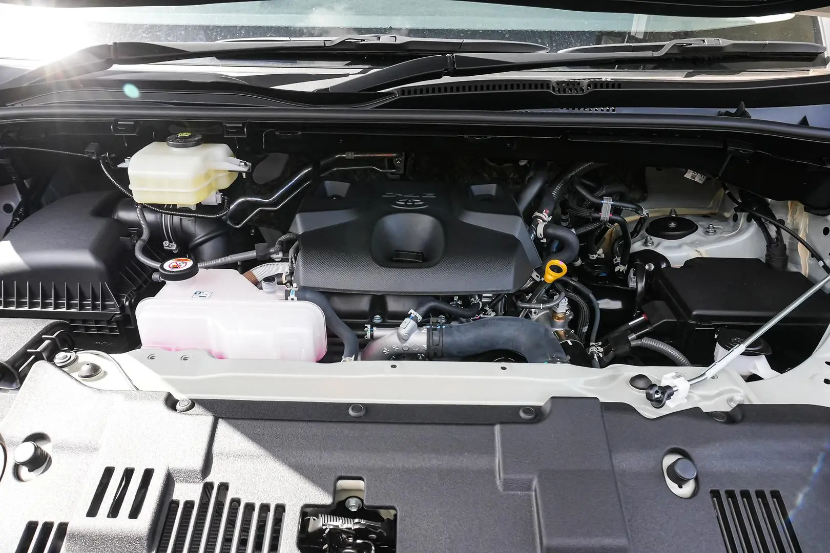 2025 Toyota Hiace Gallery Image 25