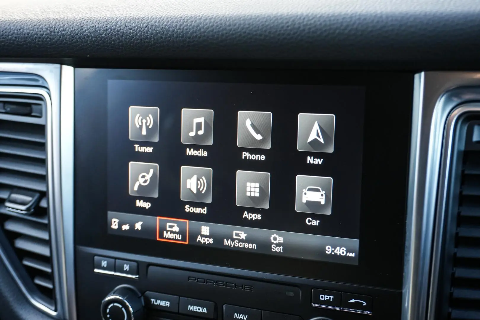 2018 Porsche Macan Gallery Image 21