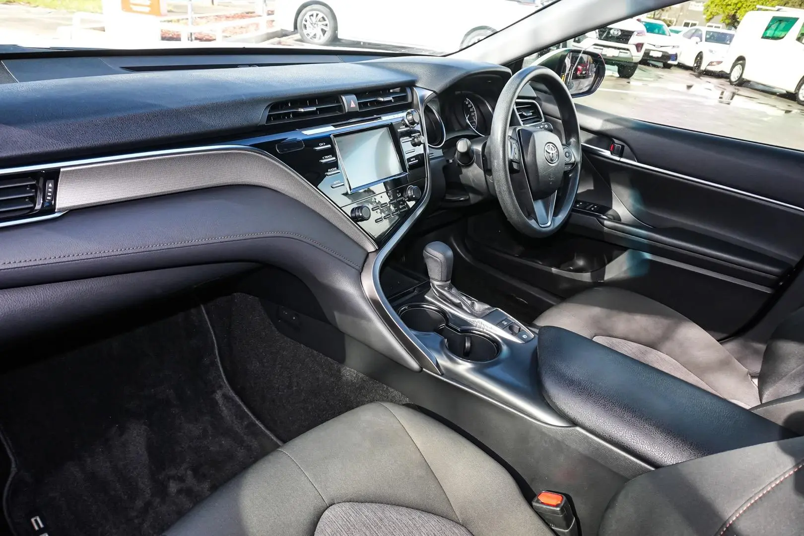 2018 Toyota Camry Gallery Image 9