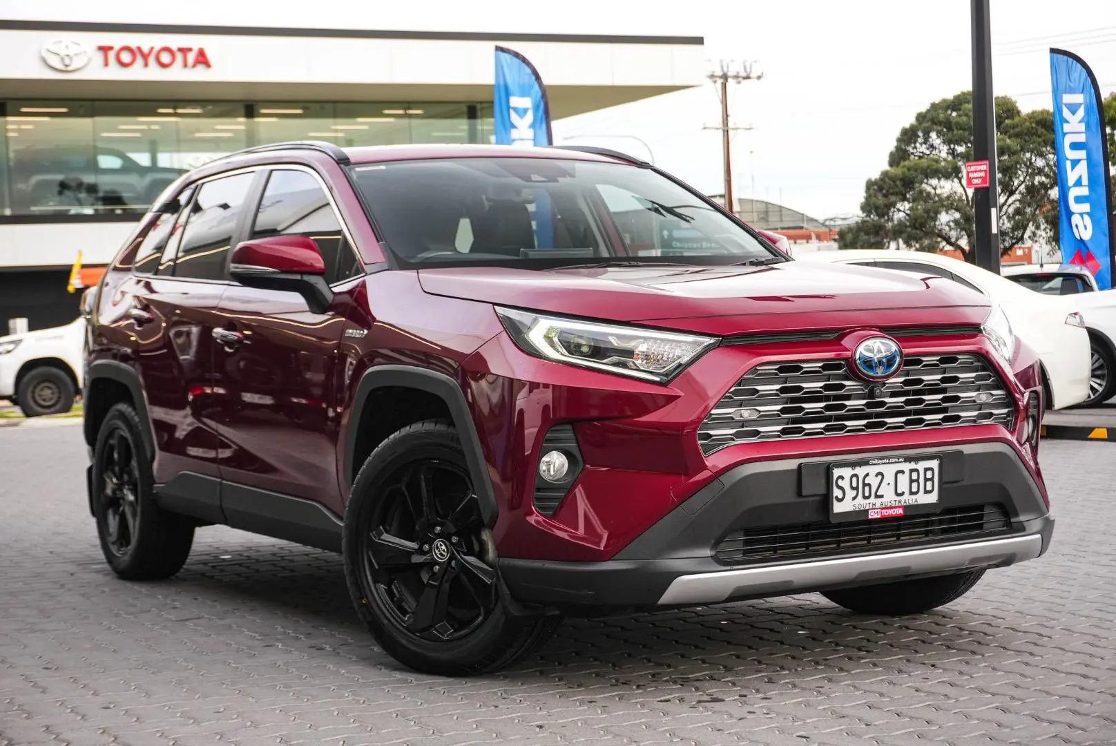 2019 Toyota RAV4 Gallery Image 2