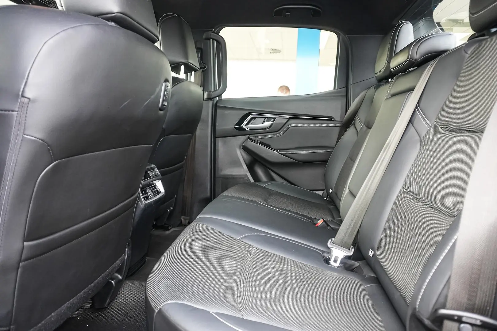 2020 Isuzu D-MAX Gallery Image 8