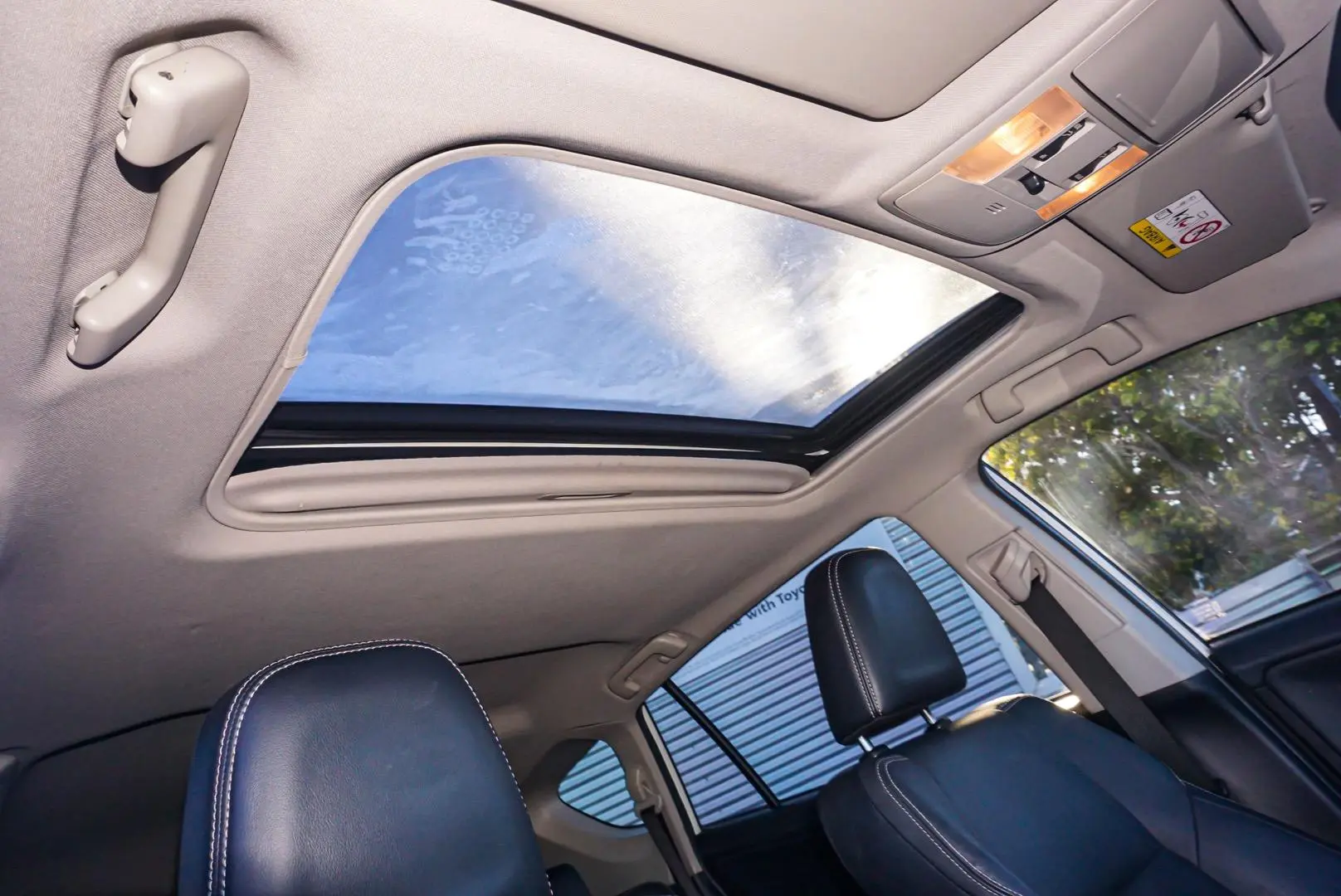 2017 Toyota RAV4 Gallery Image 23