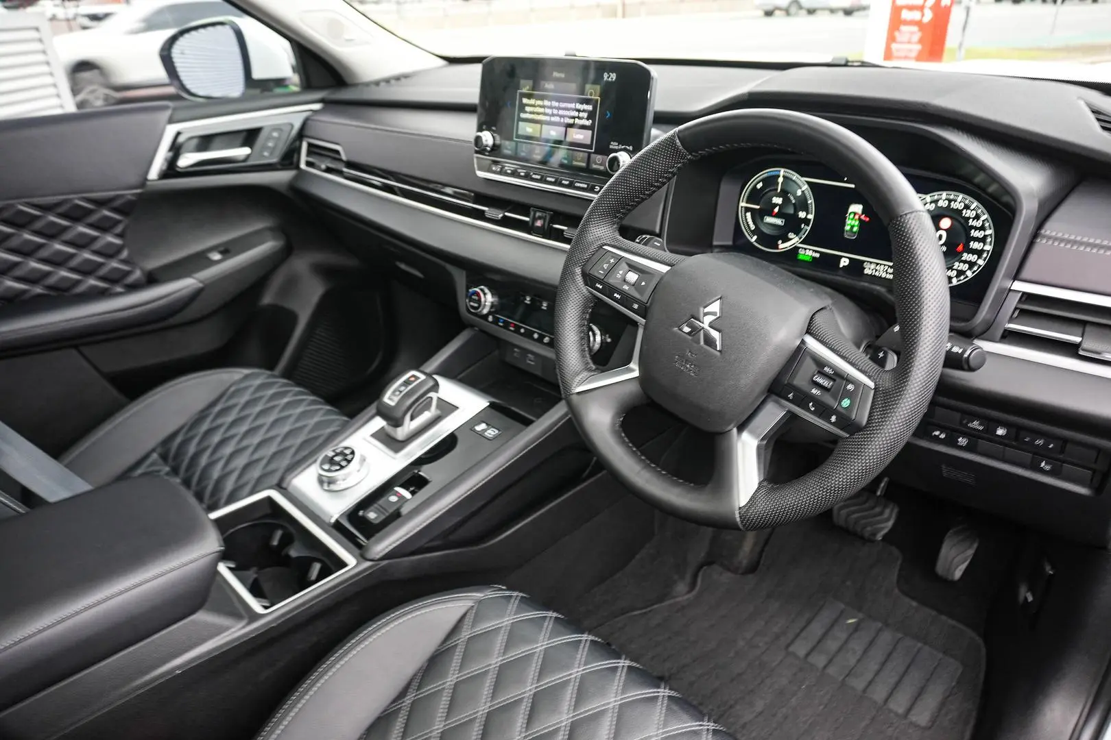 2023 Mitsubishi Outlander Gallery Image 17